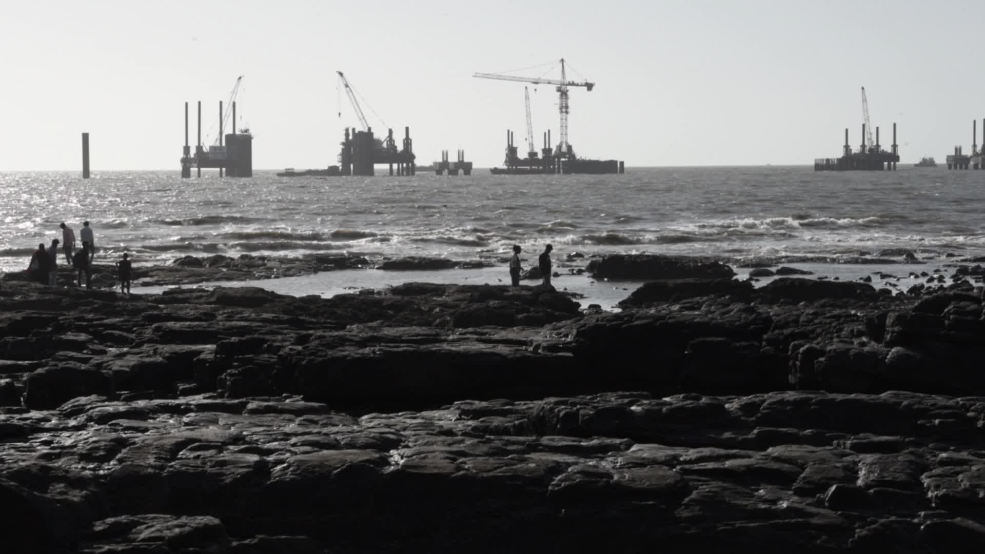 Mumbai’s Waterfront Leisure Amid Coastal Road Construction