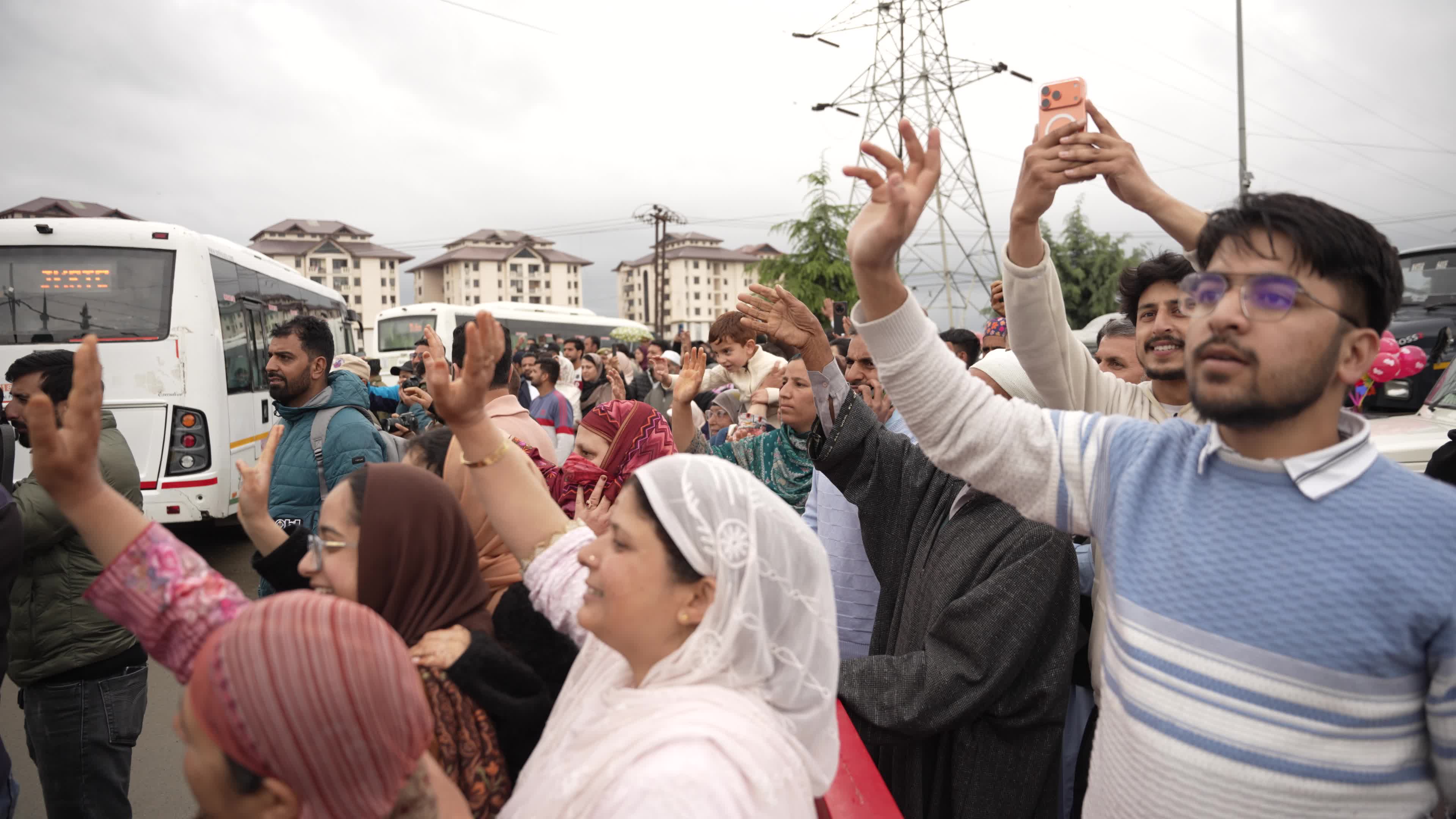 First Batch of 435 Pilgrims Departs from Jammu and Kashmir for Hajj; 4,704 to Join from the Region
