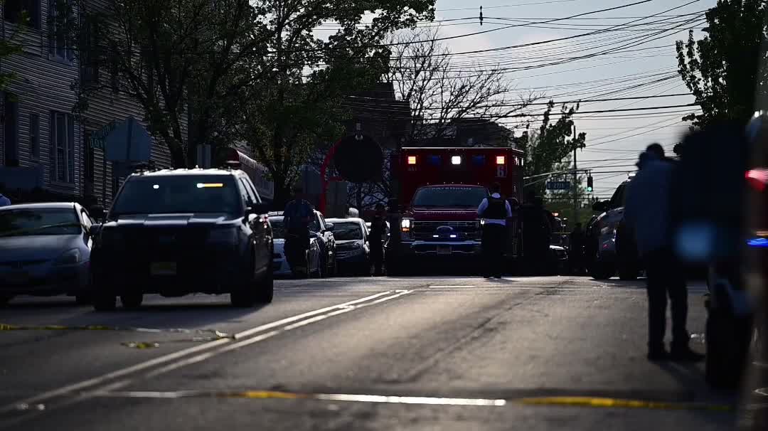 Video: Quattro Persone Colpite da Colpi di Fucile in East 29th Street e 10th Avenue a Paterson, New Jersey, Stati Uniti - 18 Aprile 2026