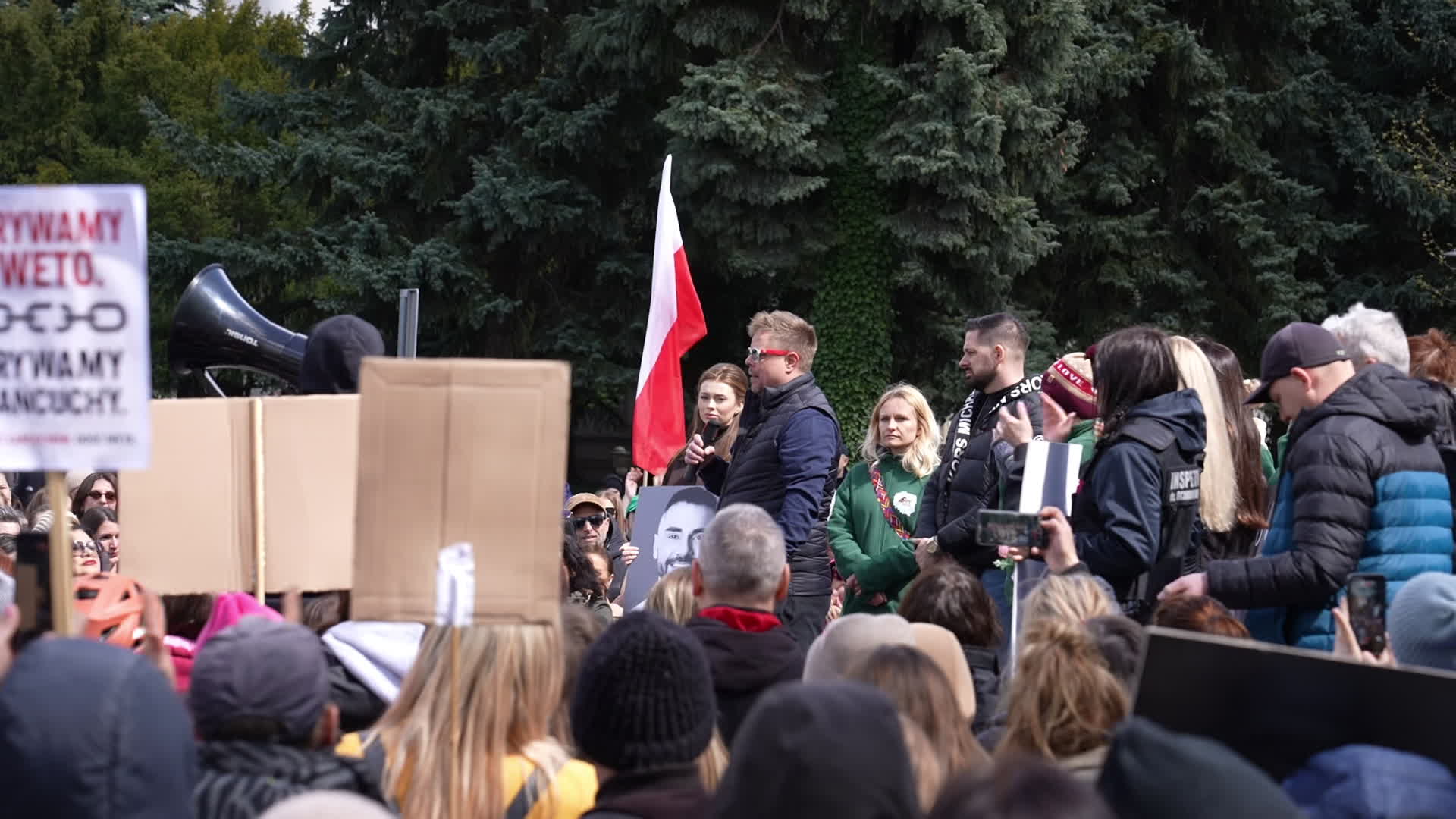 March in Warsaw against presidential veto of dog-chaining ban
