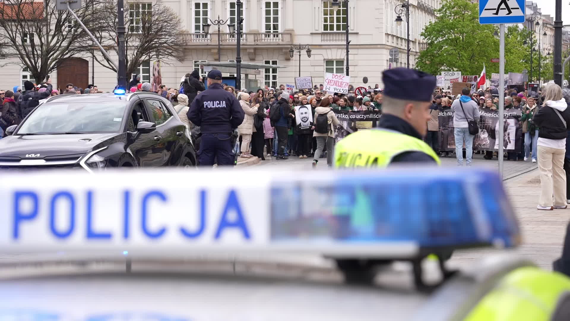 March in Warsaw against presidential veto of dog-chaining ban
