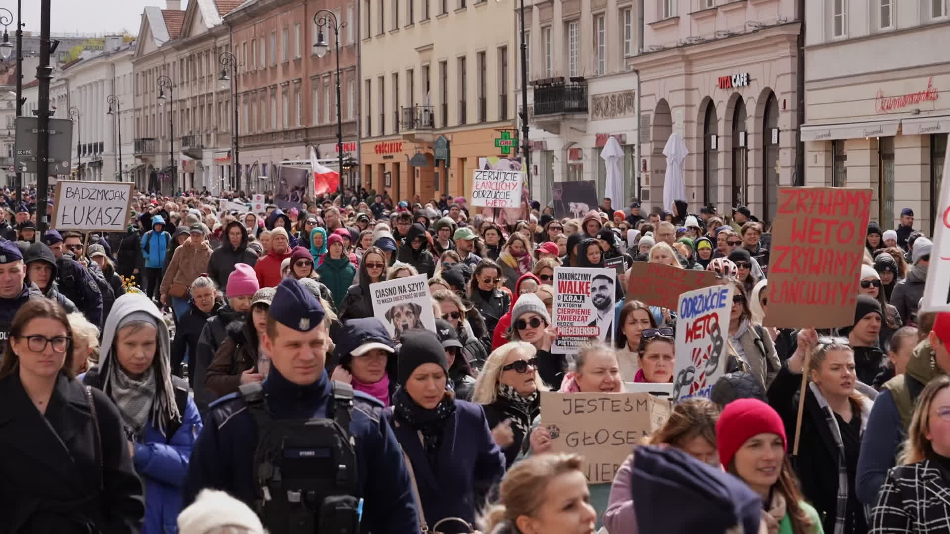 March in Warsaw against presidential veto of dog-chaining ban