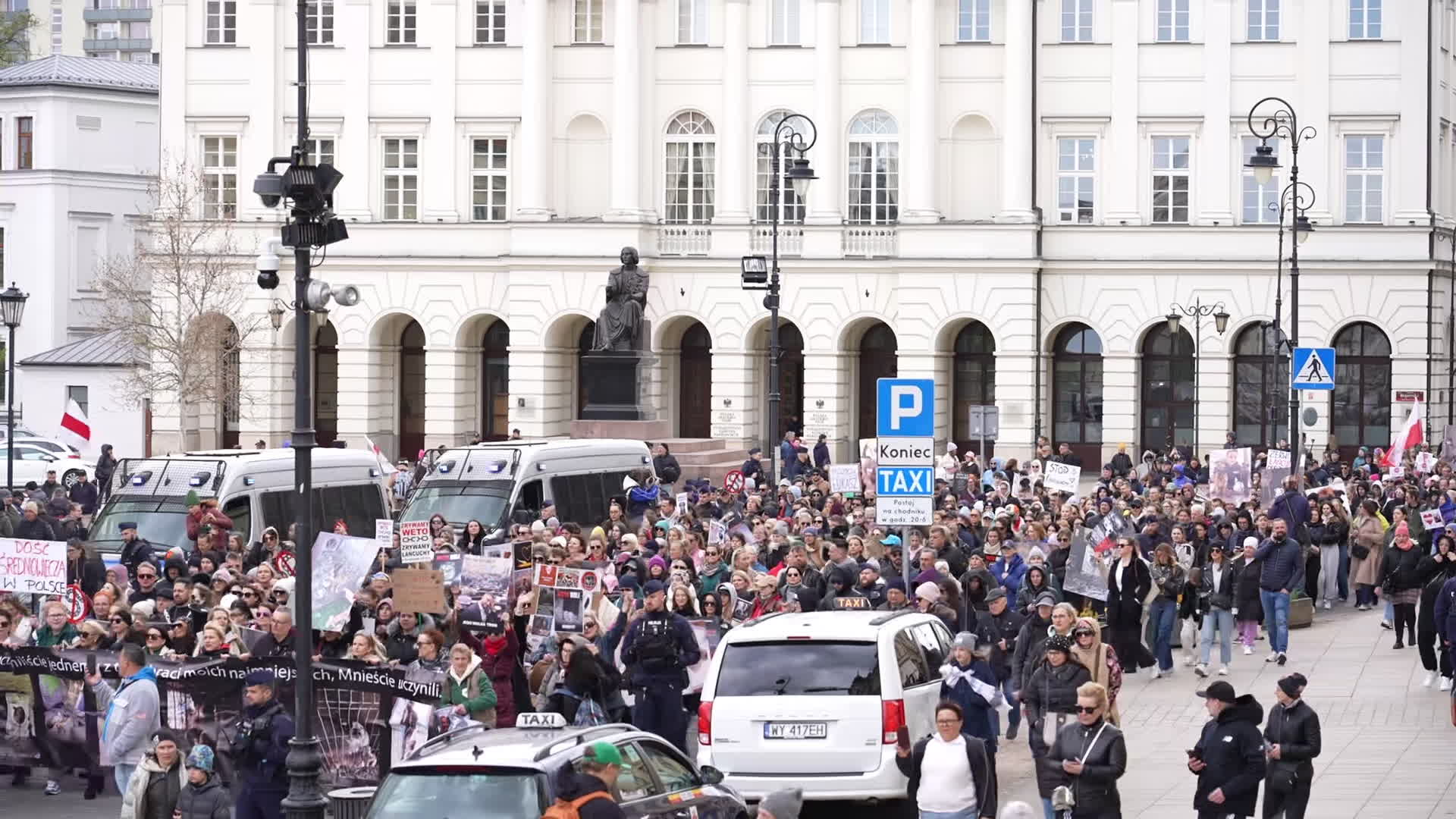 March in Warsaw against presidential veto of dog-chaining ban