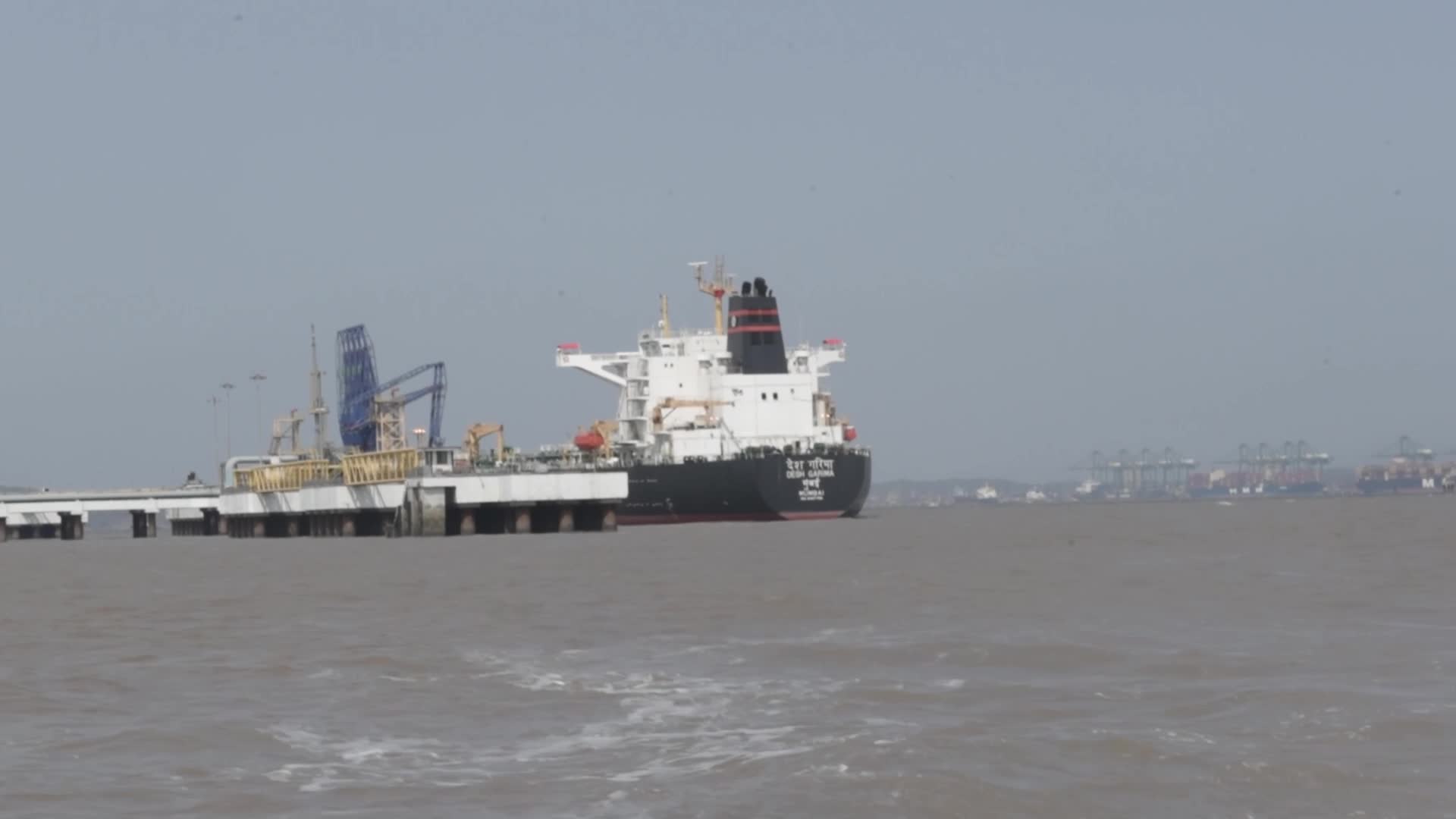 India Tanker Desh Garima Unloads Crude Amid Hormuz Supply Disruptions
