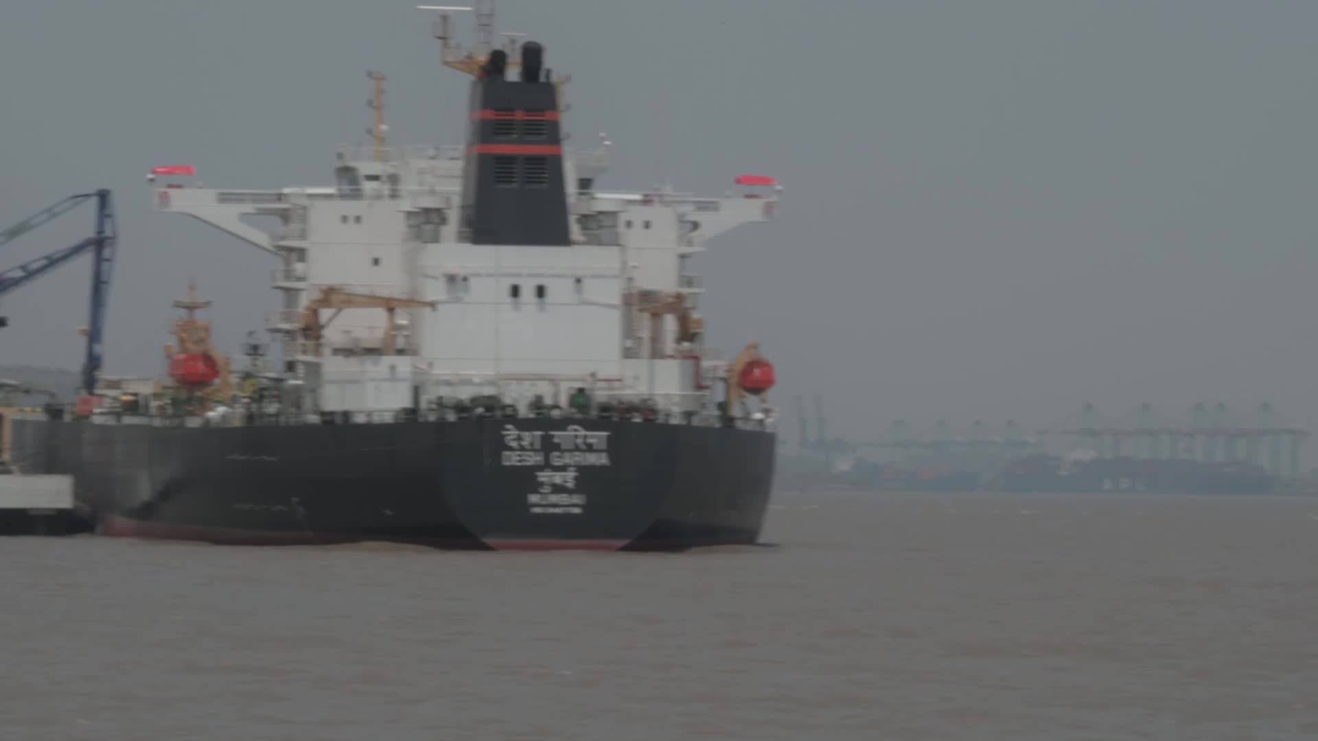India Tanker Desh Garima Unloads Crude Amid Hormuz Supply Disruptions