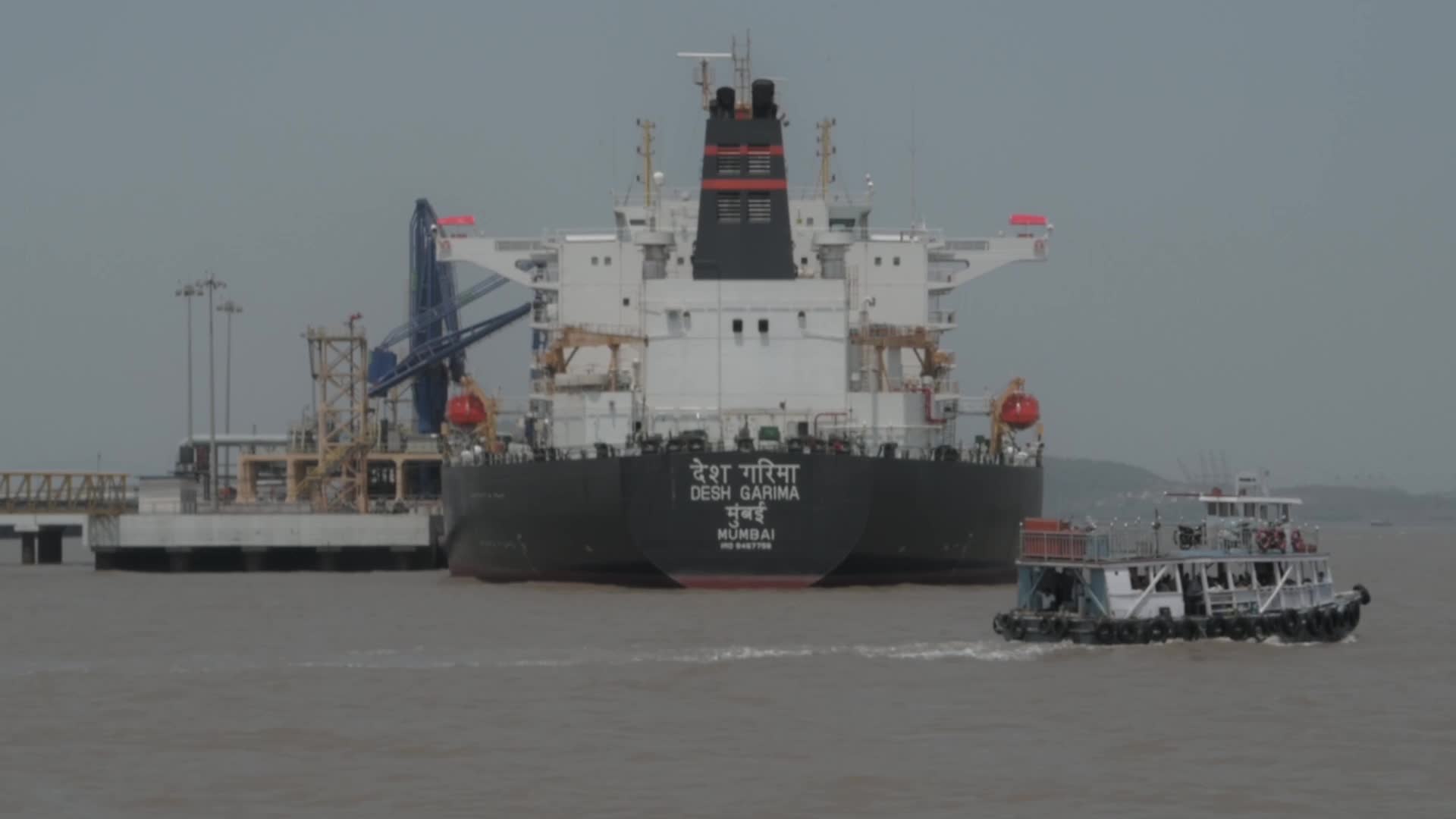 India Tanker Desh Garima Unloads Crude Amid Hormuz Supply Disruptions