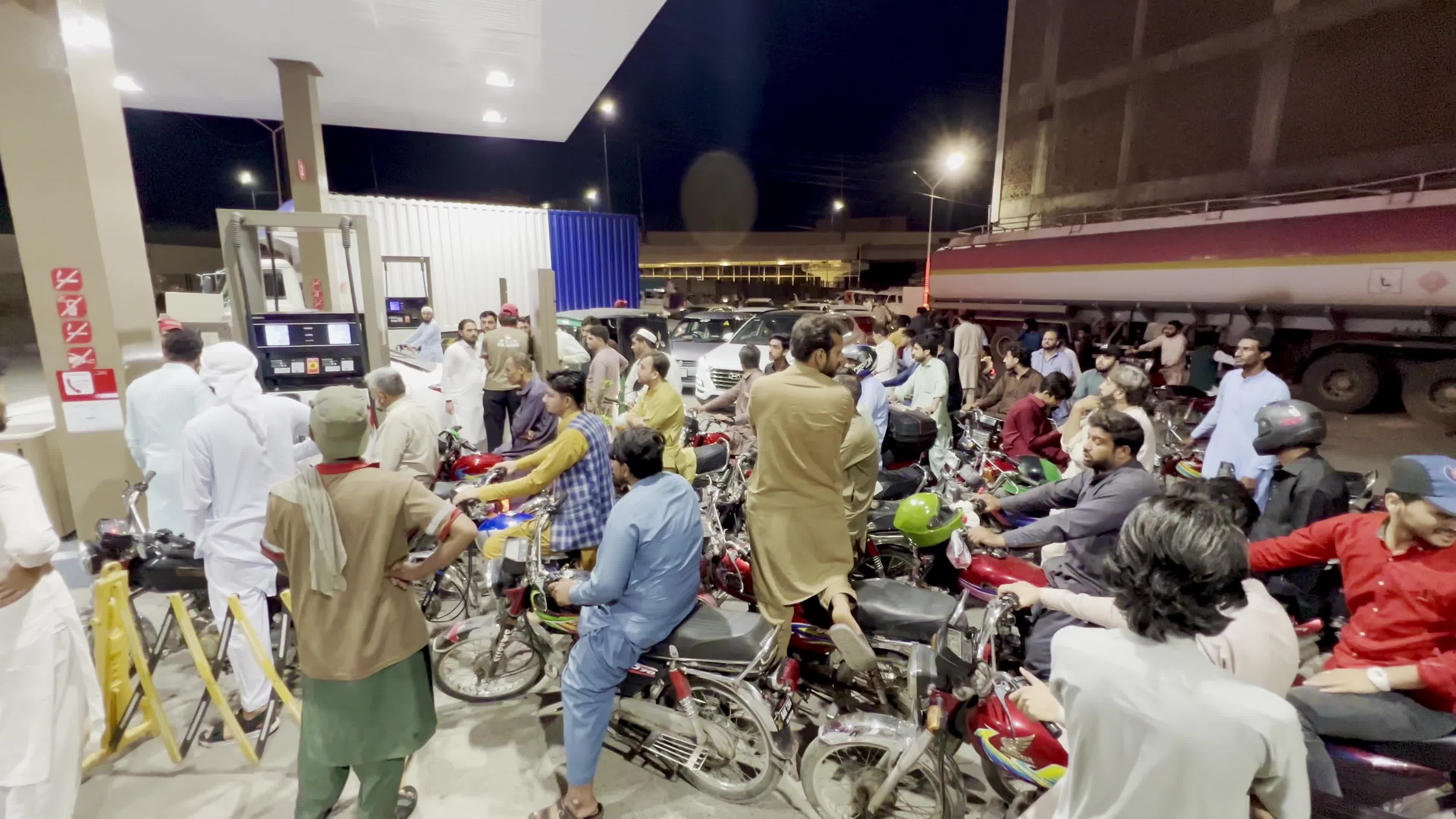 Government raises gas prices amid US-Iran conflict in Pakistan