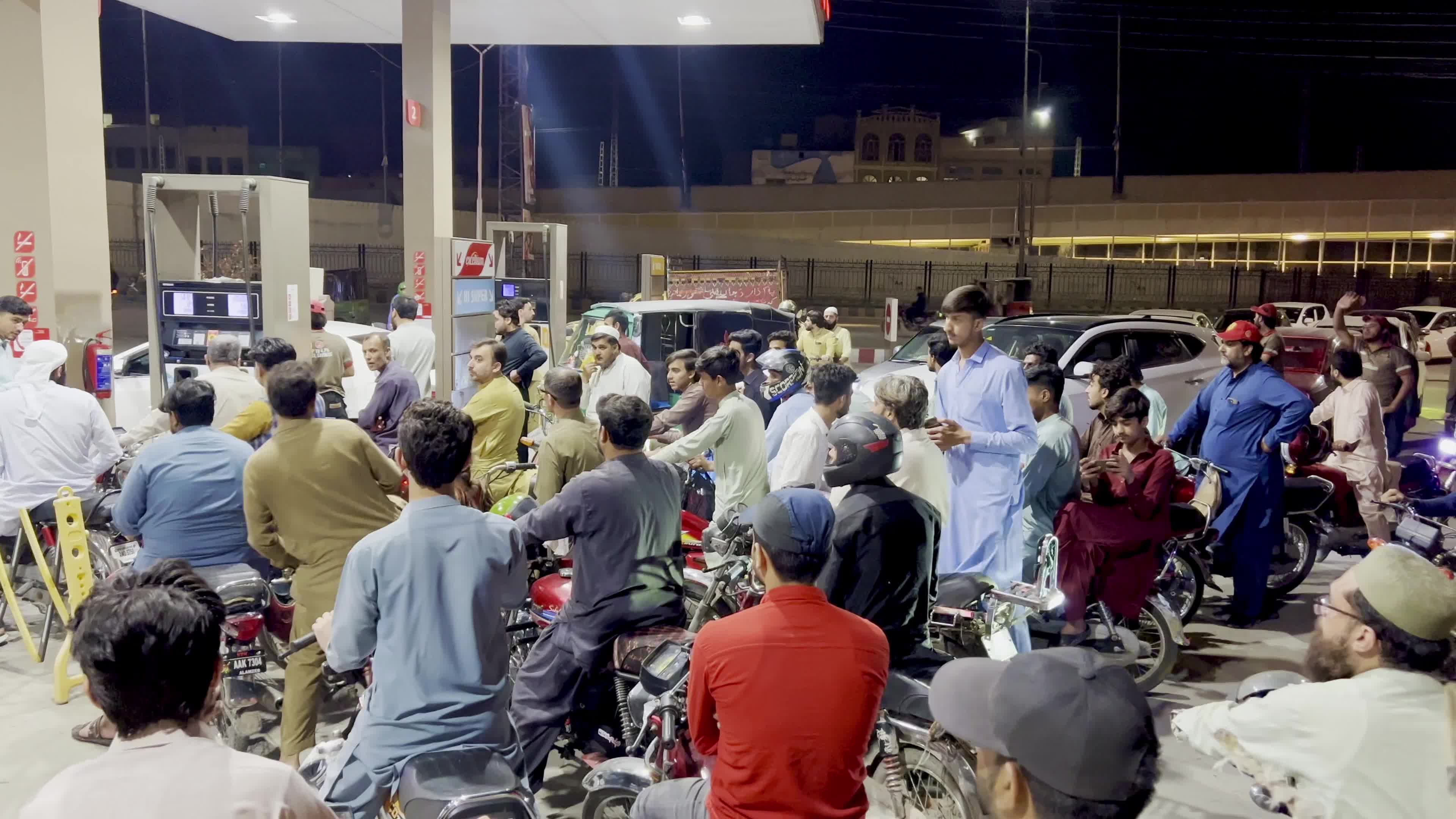 Government raises gas prices amid US-Iran conflict in Pakistan