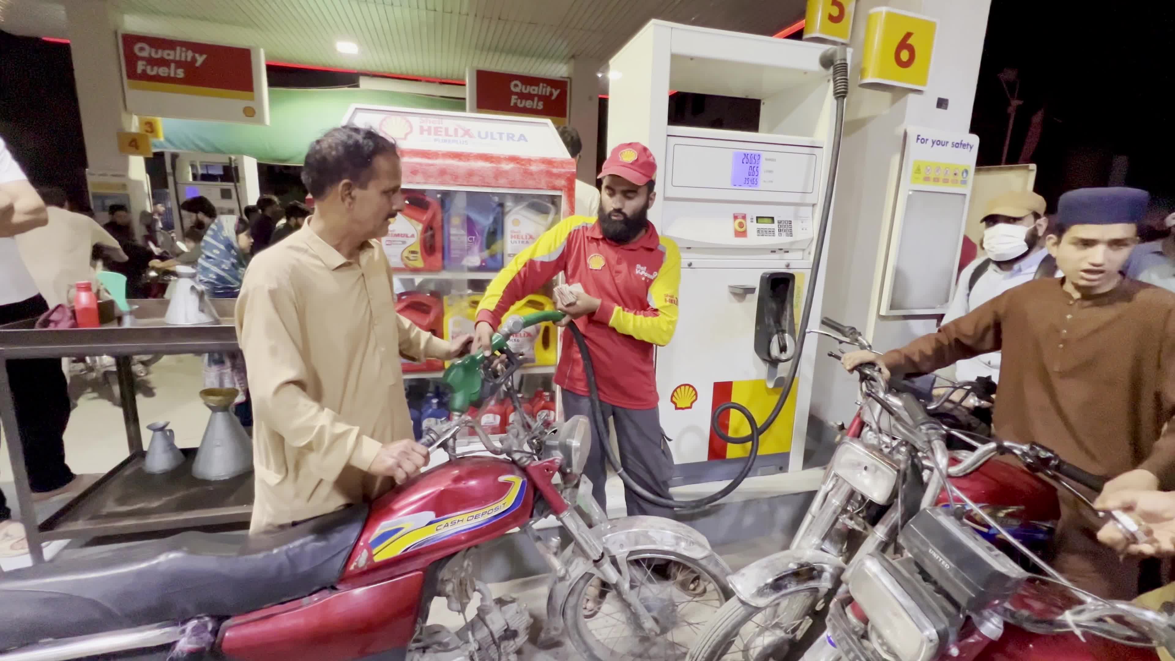 Government raises gas prices amid US-Iran conflict in Pakistan