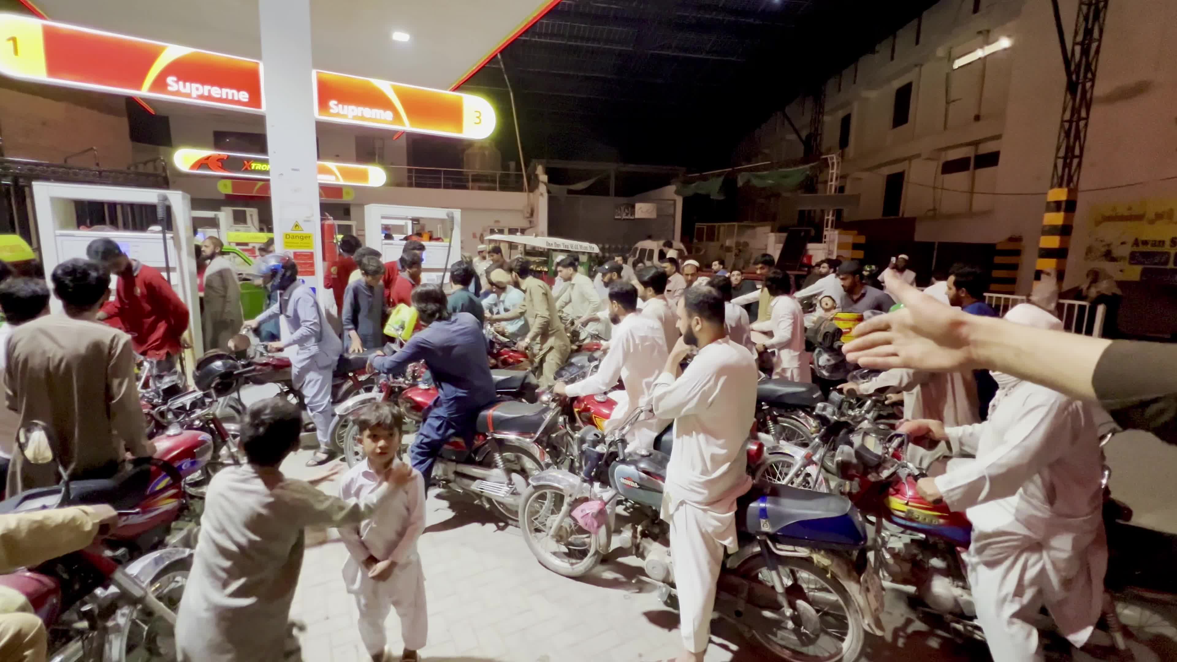 Government raises gas prices amid US-Iran conflict in Pakistan