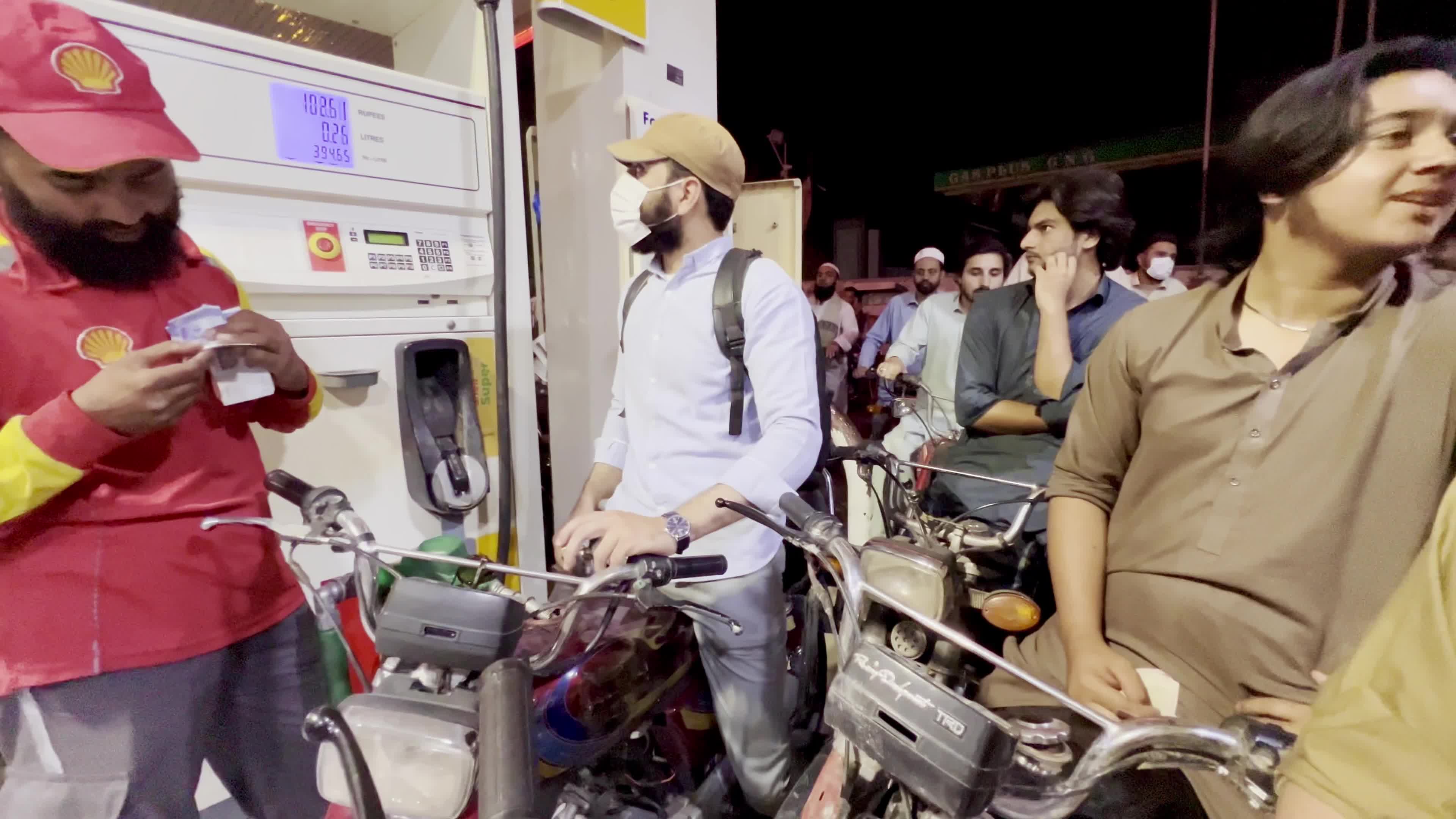 Government raises gas prices amid US-Iran conflict in Pakistan