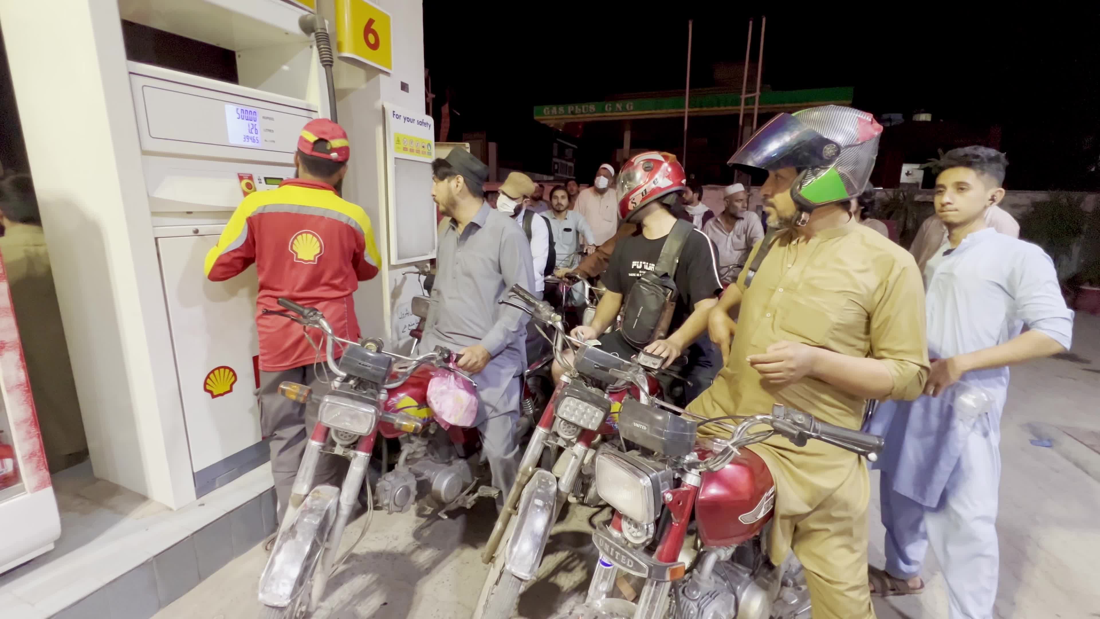 Government raises gas prices amid US-Iran conflict in Pakistan