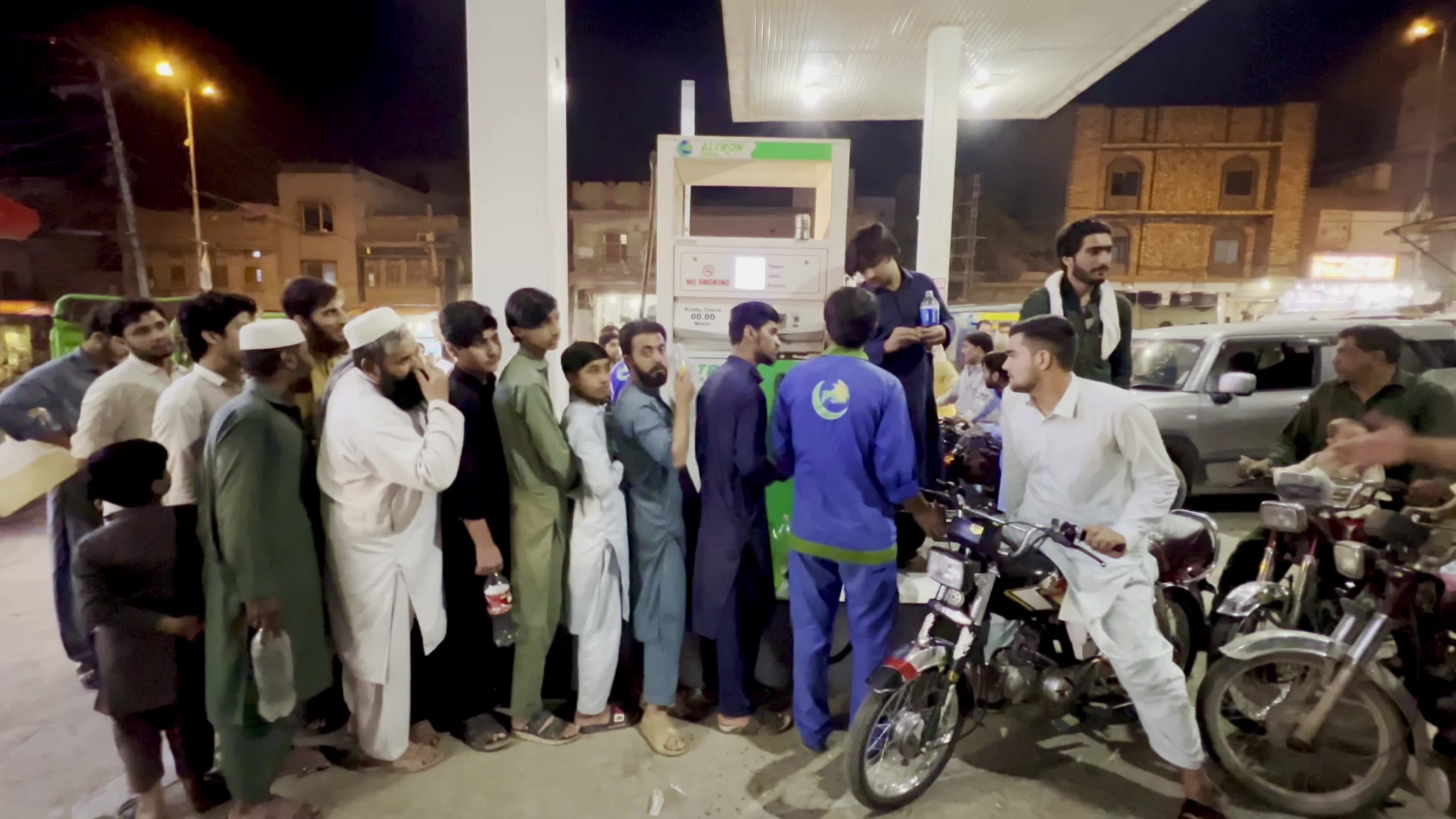 Government raises gas prices amid US-Iran conflict in Pakistan