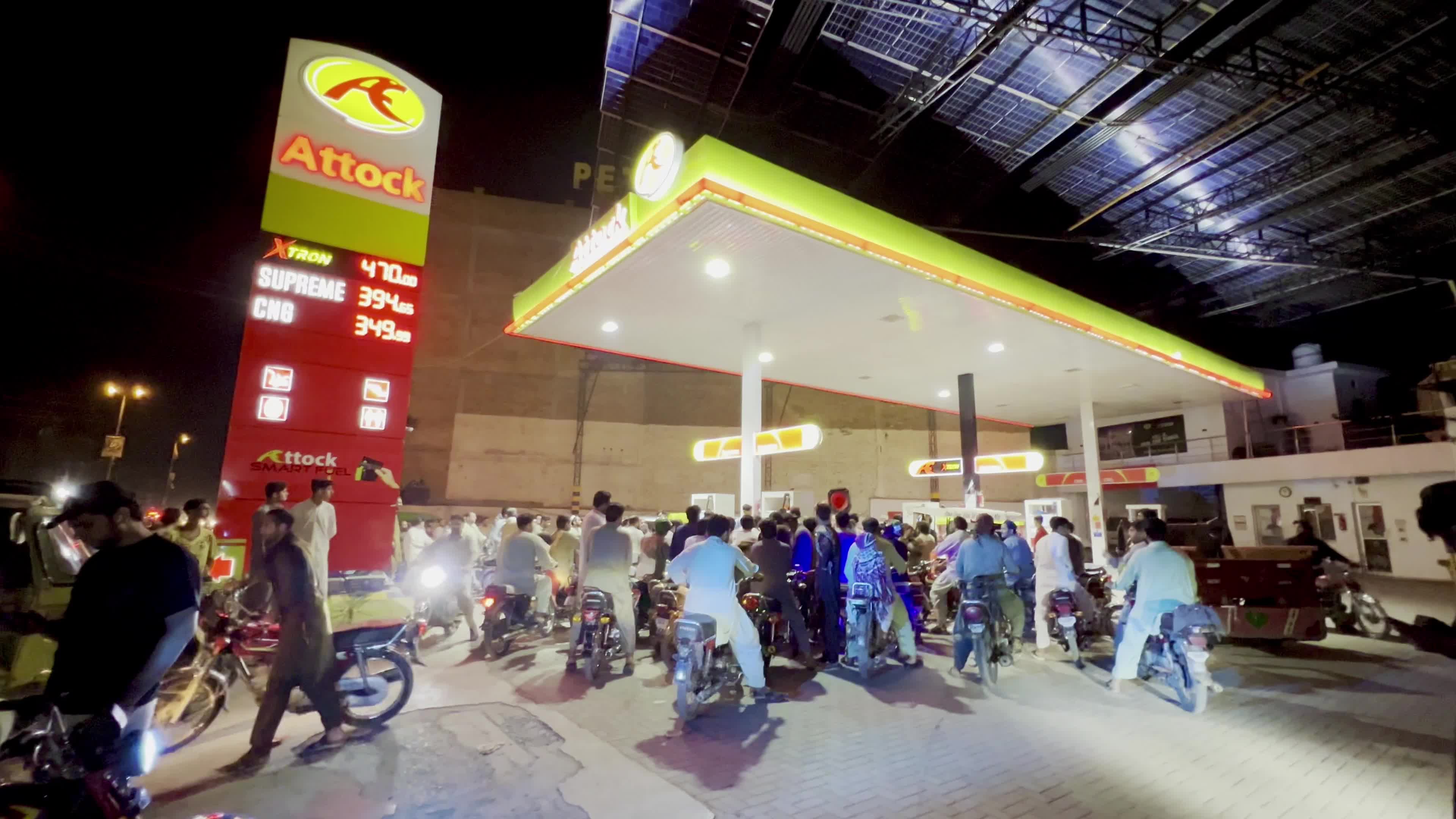 Government raises gas prices amid US-Iran conflict in Pakistan