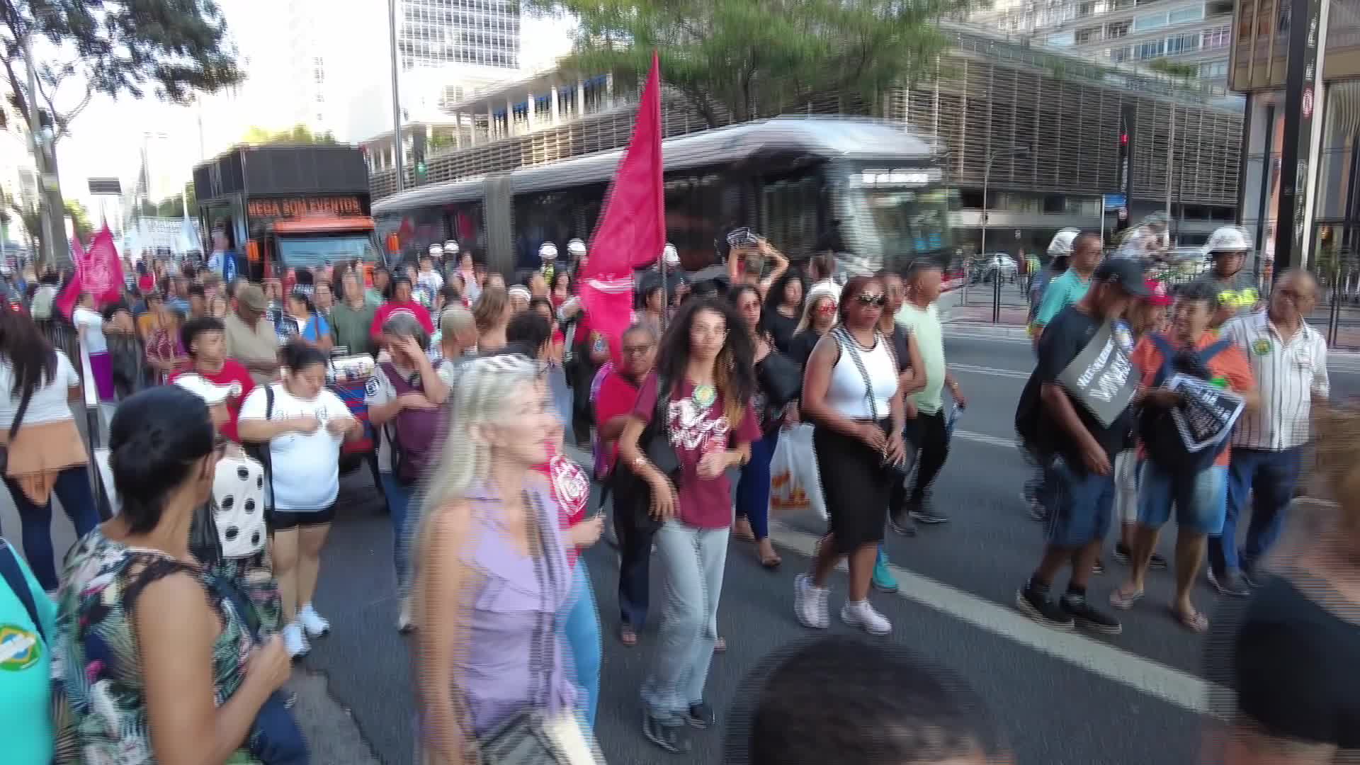 Women demonstrate in Sao Paulo for bill criminalizing misogyny - 04/25/2026