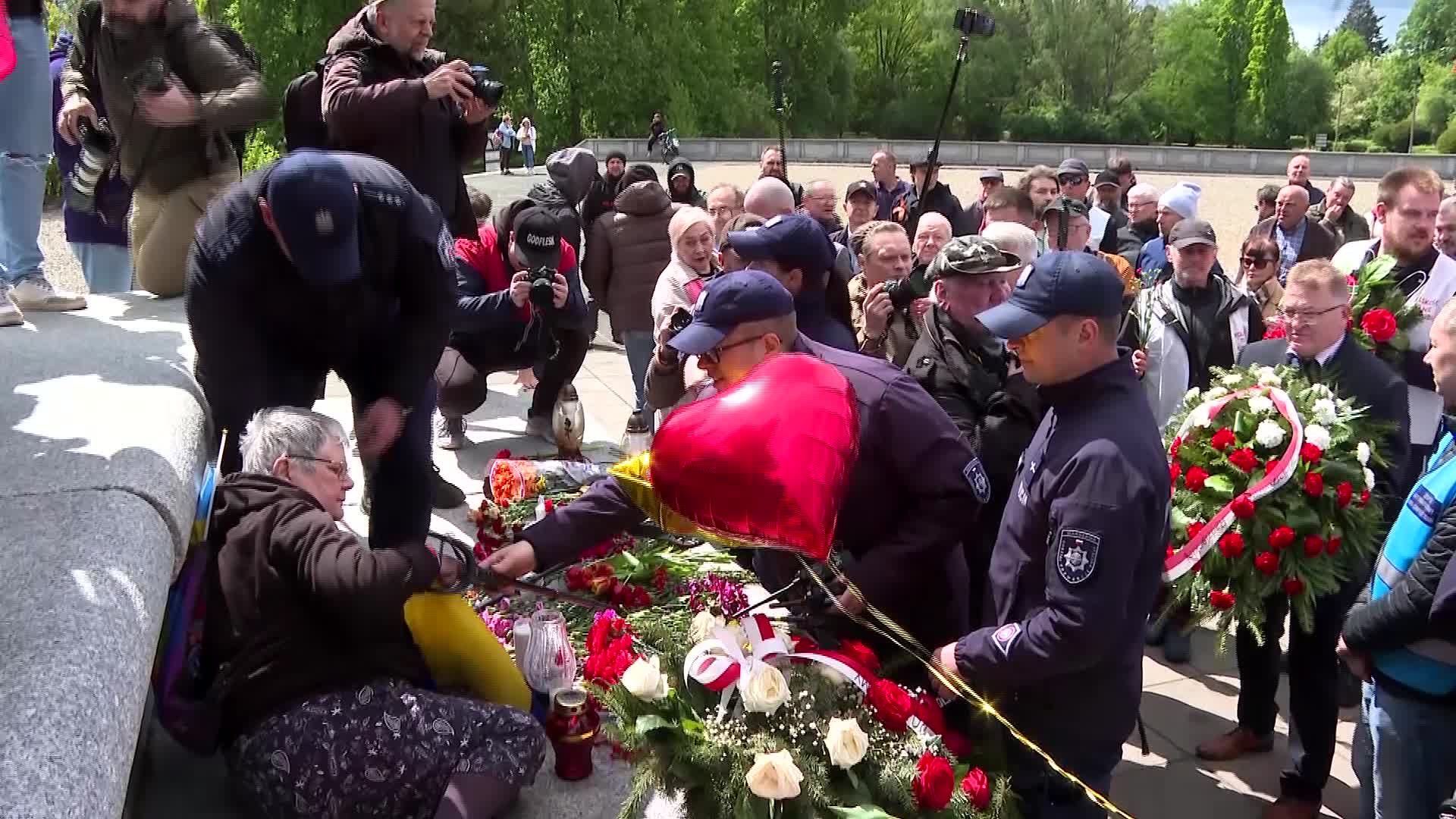Poland: Victory Day protest