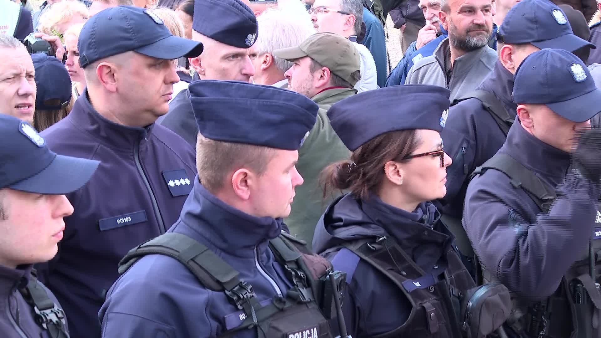 Poland: Victory Day protest