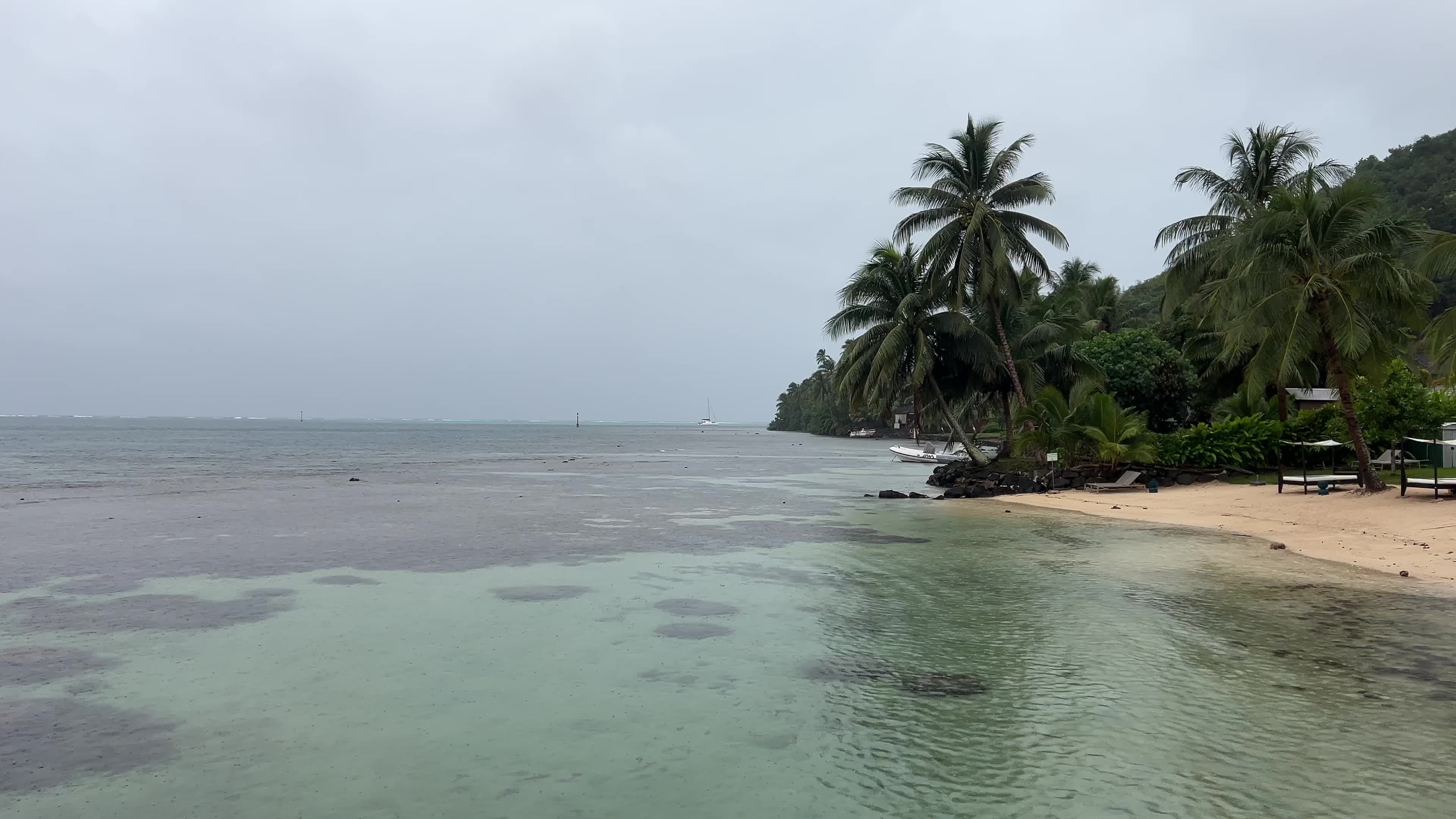 Thunderstorms and heavy rain in Moorea