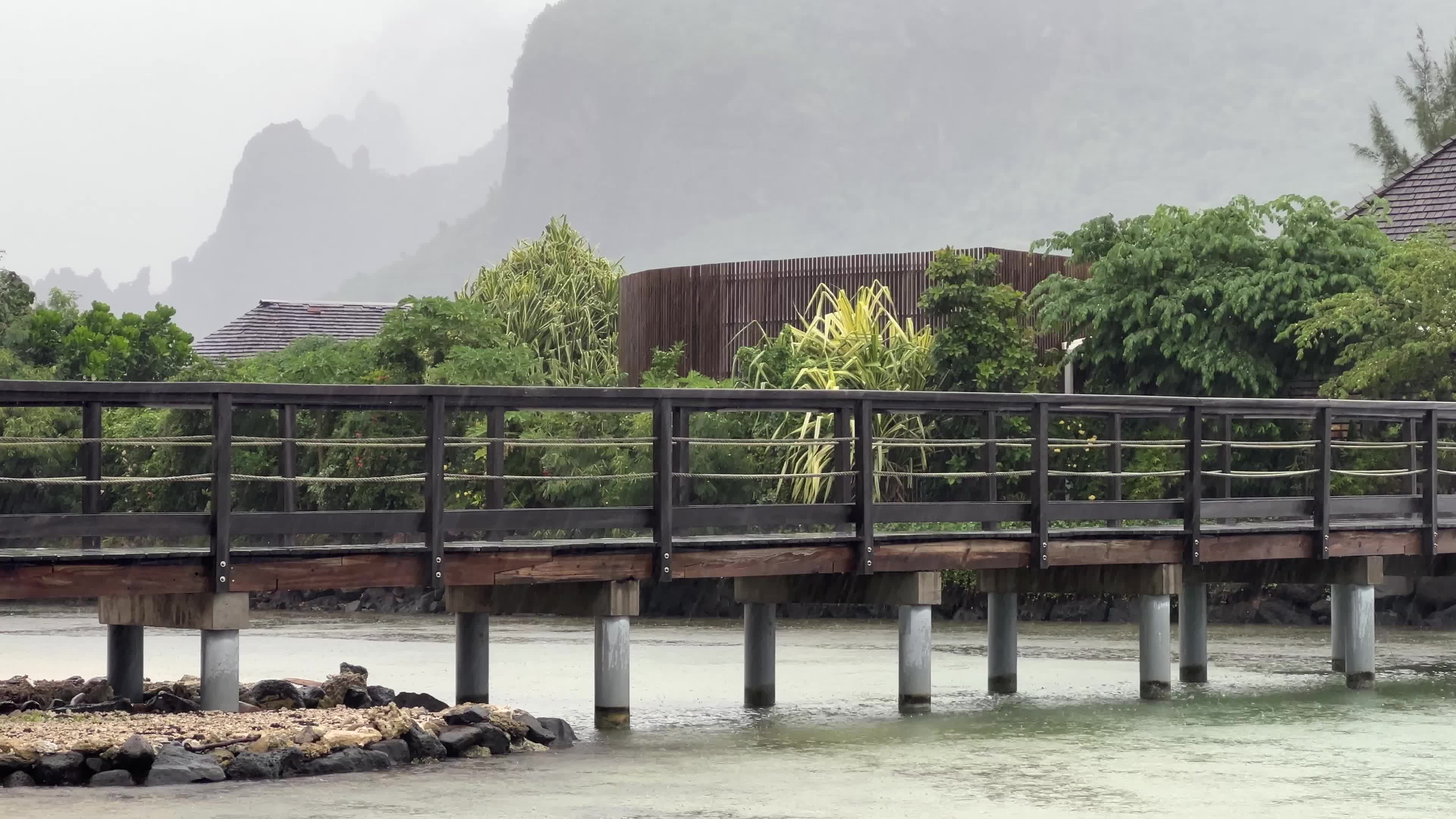 Thunderstorms and heavy rain in Moorea