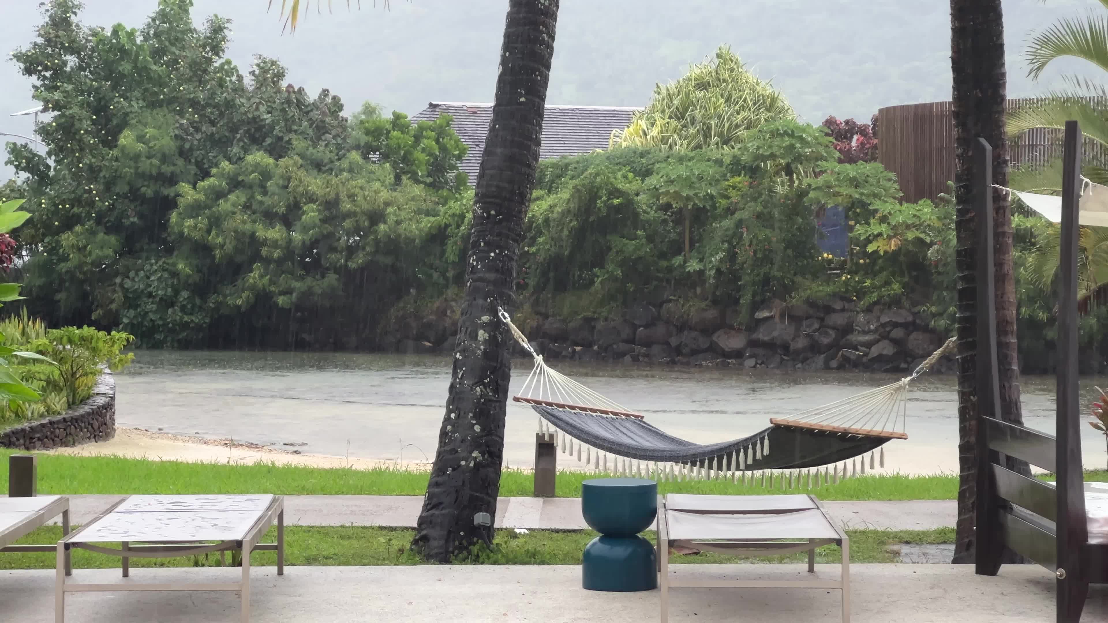 Thunderstorms and heavy rain in Moorea