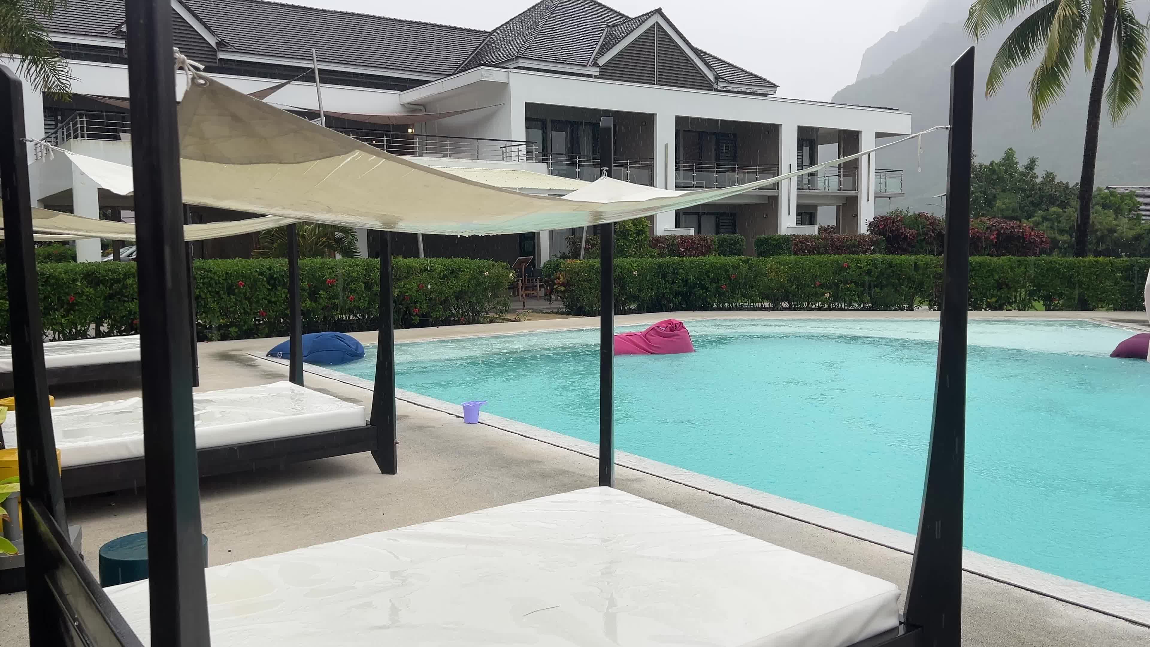 Thunderstorms and heavy rain in Moorea