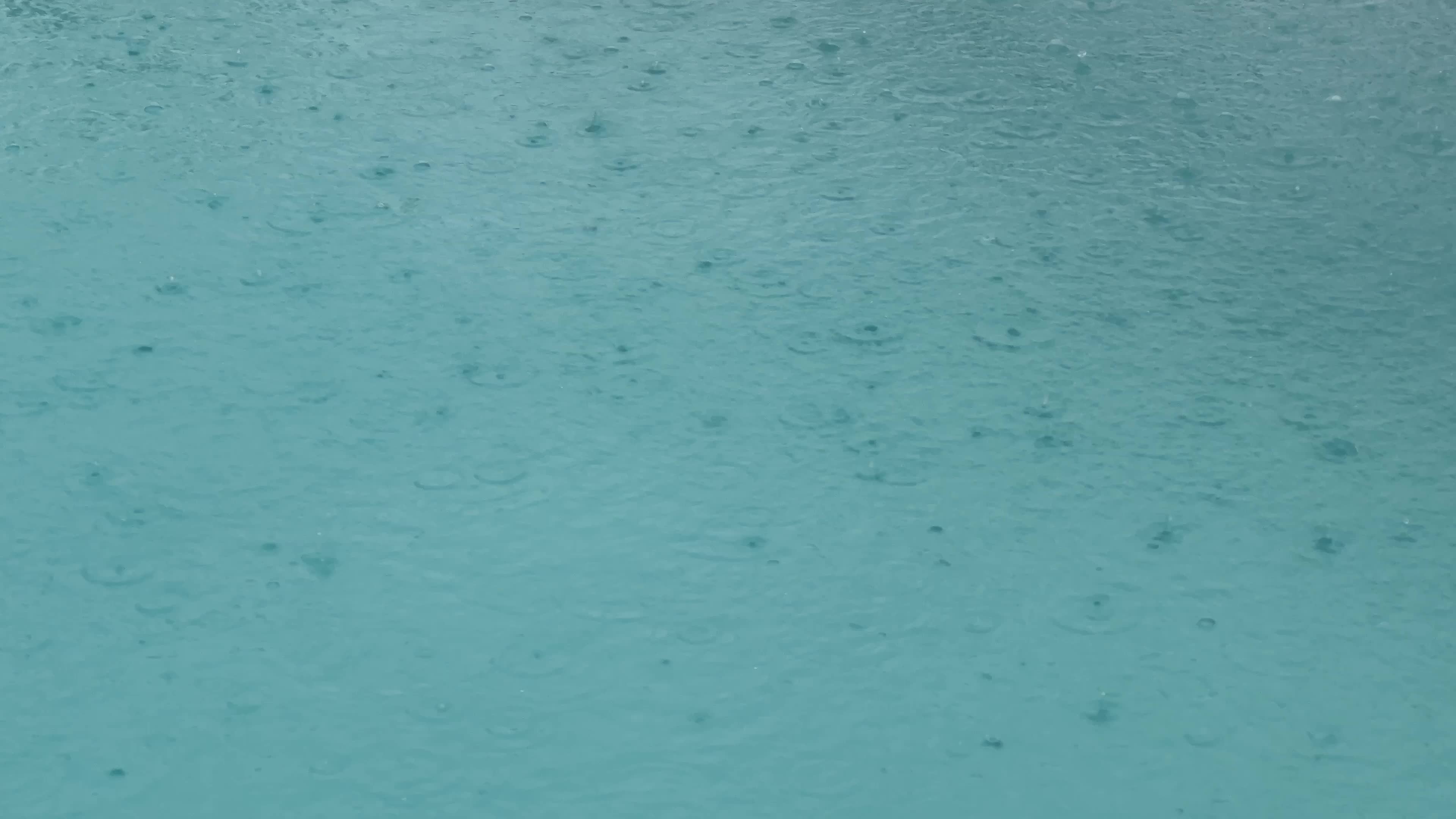 Thunderstorms and heavy rain in Moorea