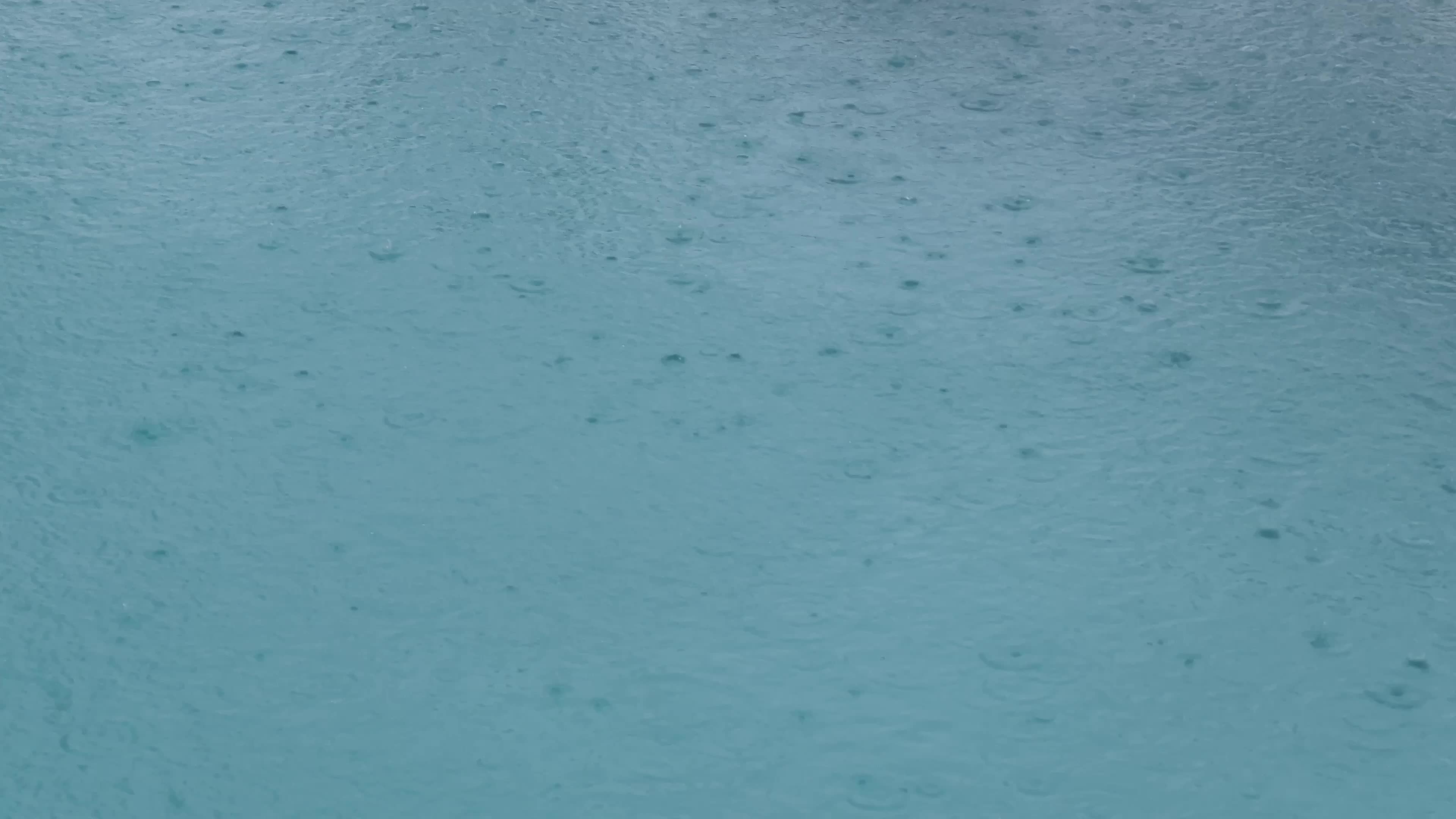 Thunderstorms and heavy rain in Moorea