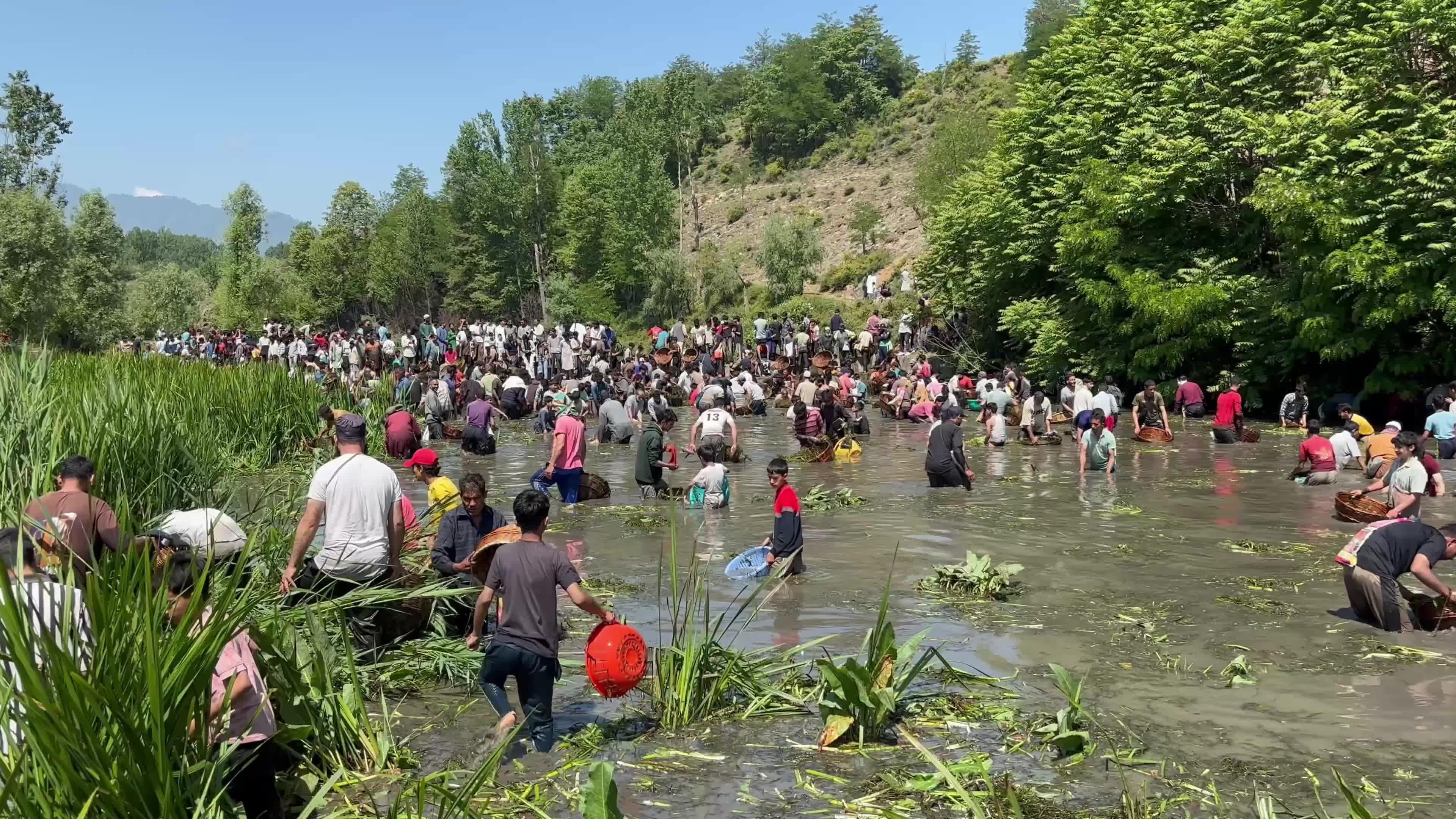 500-Year-Old Water Ritual In Indian Kashmir