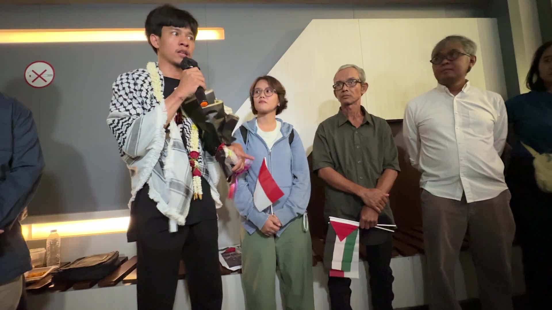 Attivista e giornalista della Flotilla arrivano all'Aeroporto Soekarno-Hatta, Tangerang, Banten, Indonesia - 24/05/2026