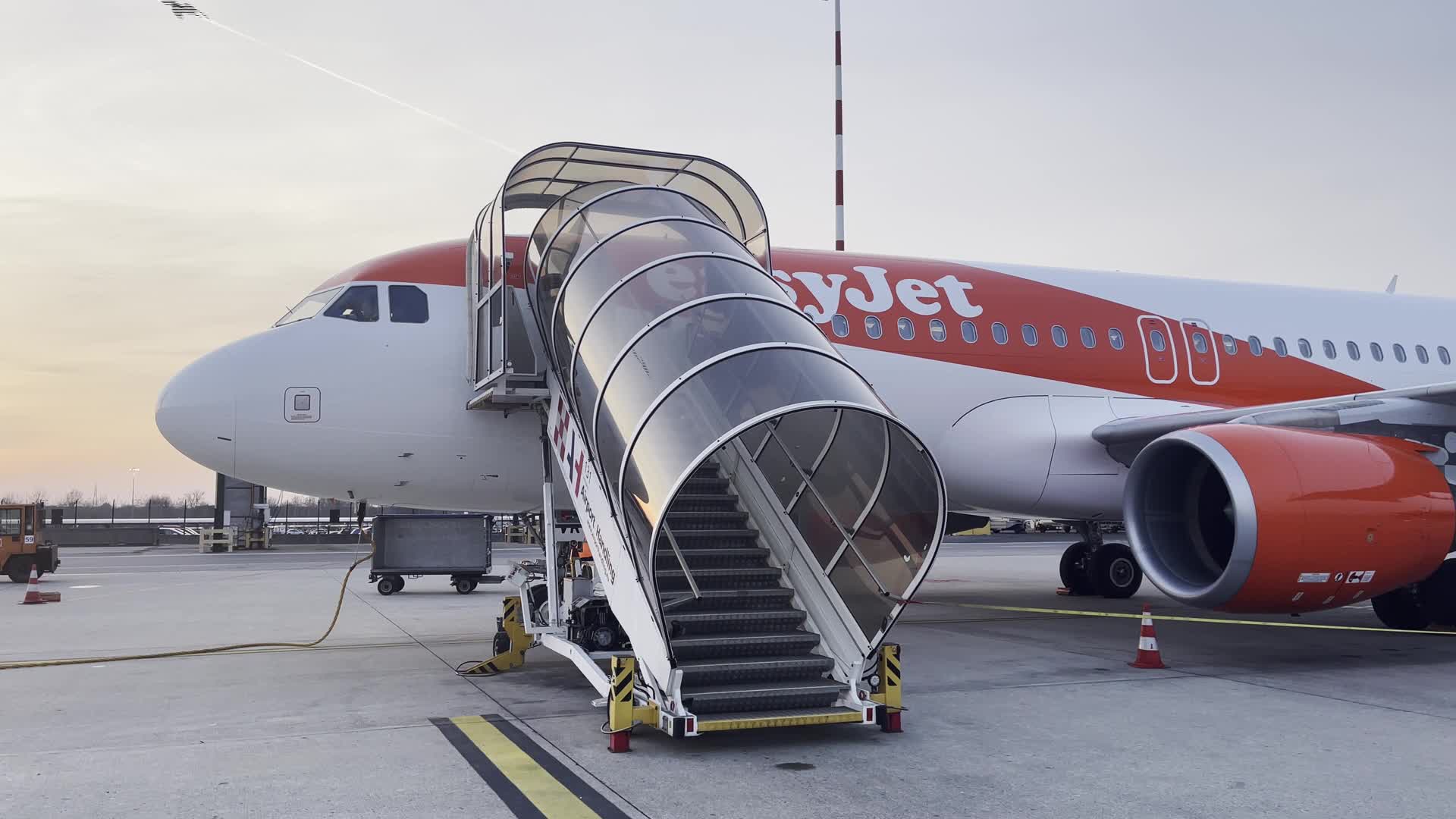 Italy antitrust open easyJet probe over baggage princing