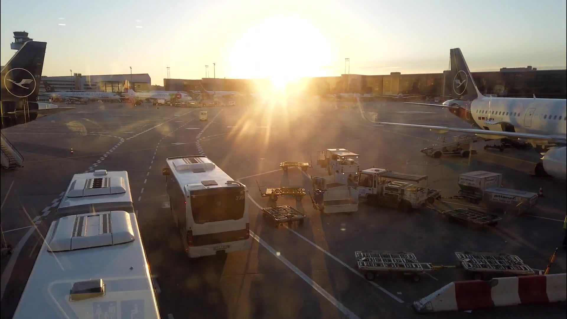 New Sky Line train at Frankfurt airport breaks down after launch (EN VOICED)