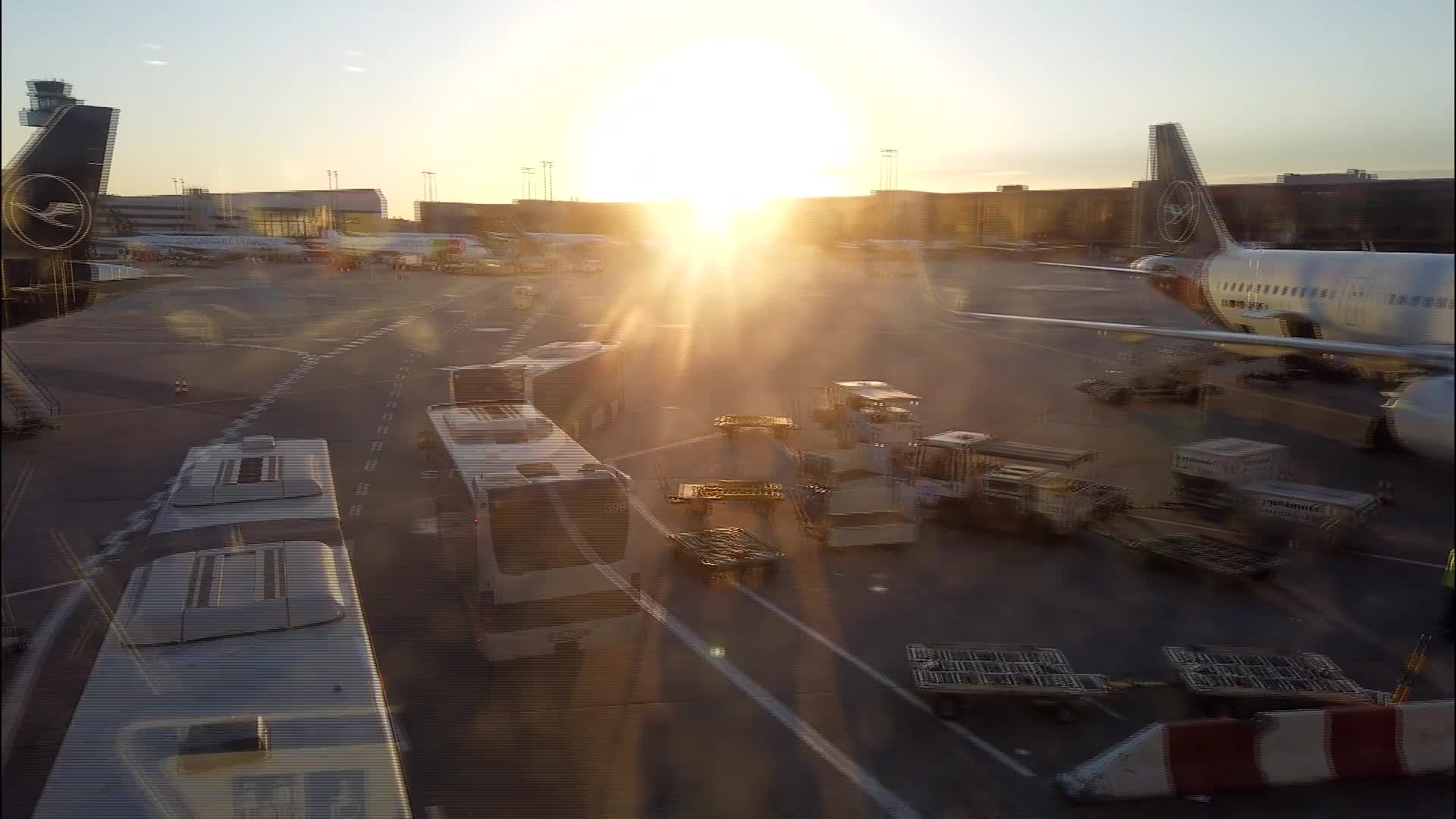 New Sky Line train at Frankfurt airport breaks down shortly after launch (NATIVE SOUND)