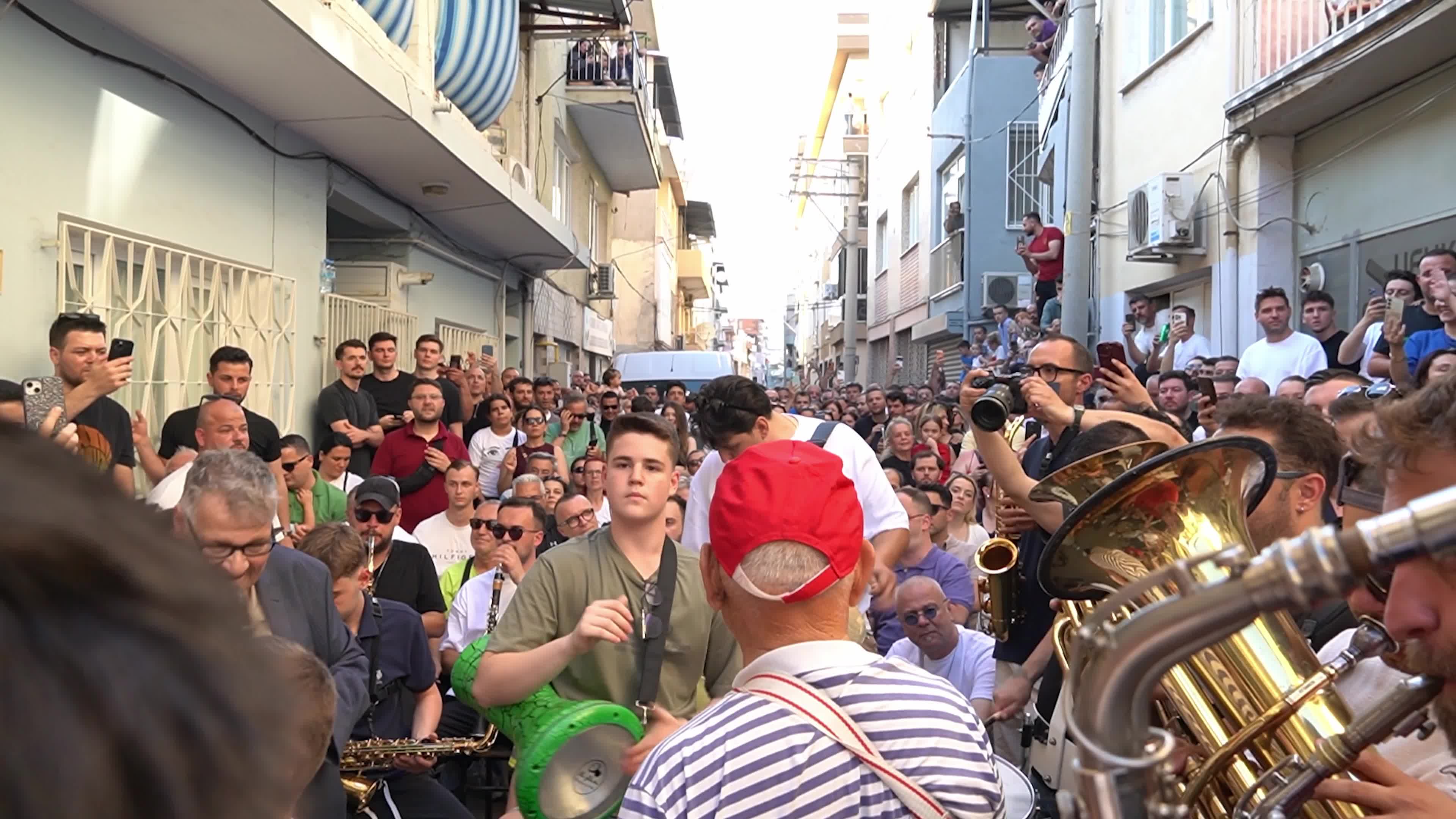 Balkan Immigrant Community Celebrates Eid al-Adha Eve with Traditional Street Music