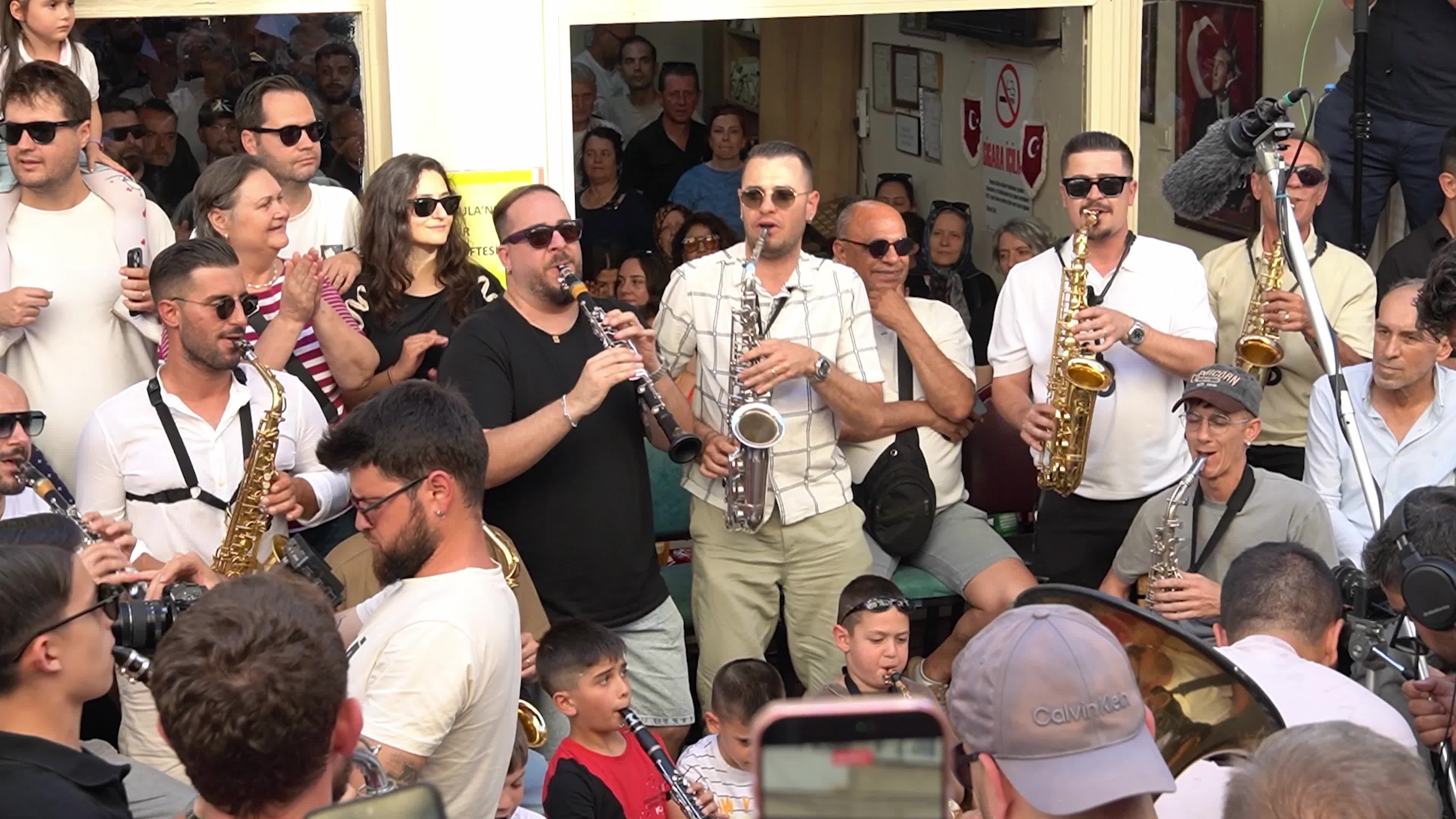 Balkan Immigrant Community Celebrates Eid al-Adha Eve with Traditional Street Music