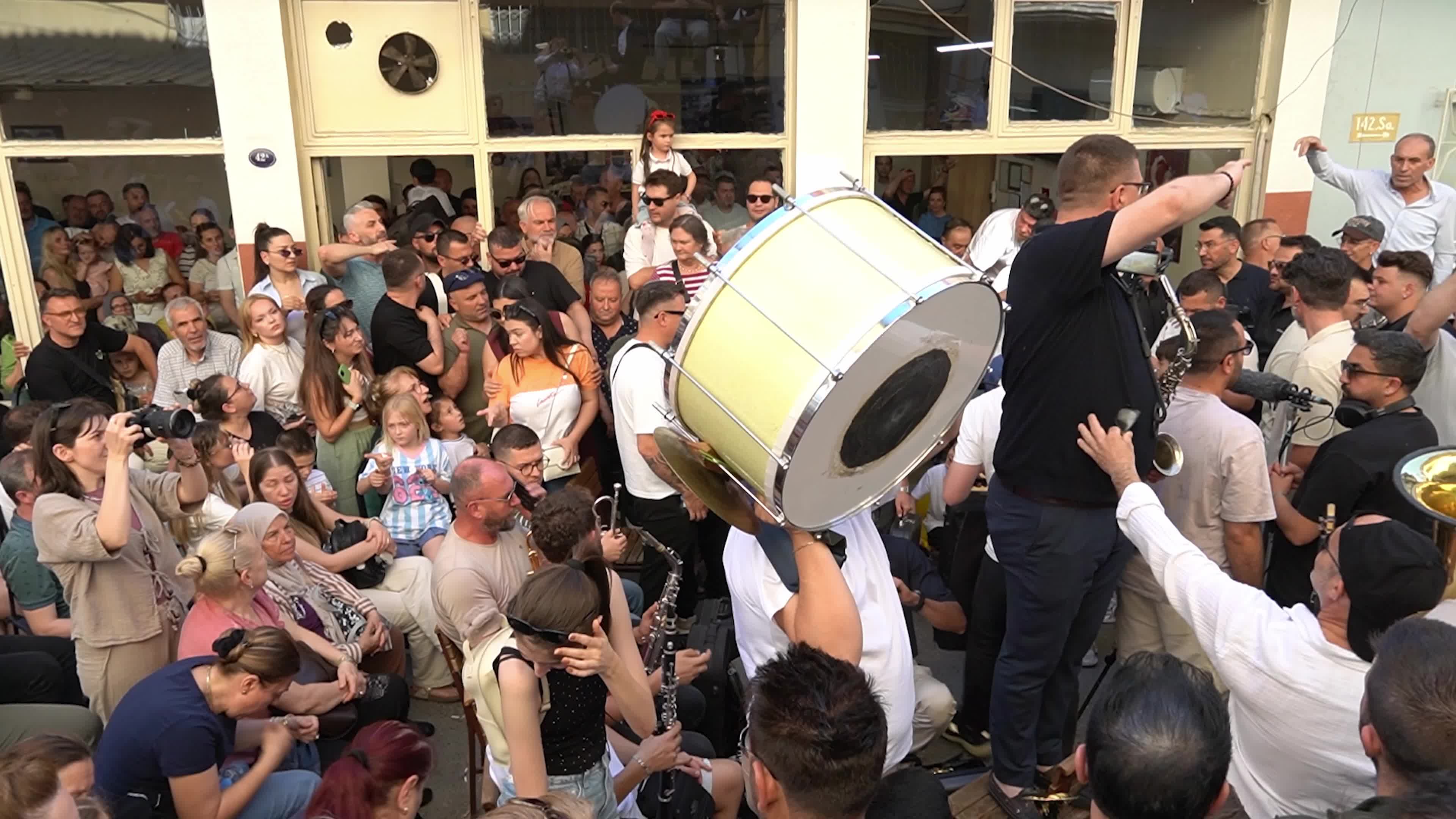 Balkan Immigrant Community Celebrates Eid al-Adha Eve with Traditional Street Music