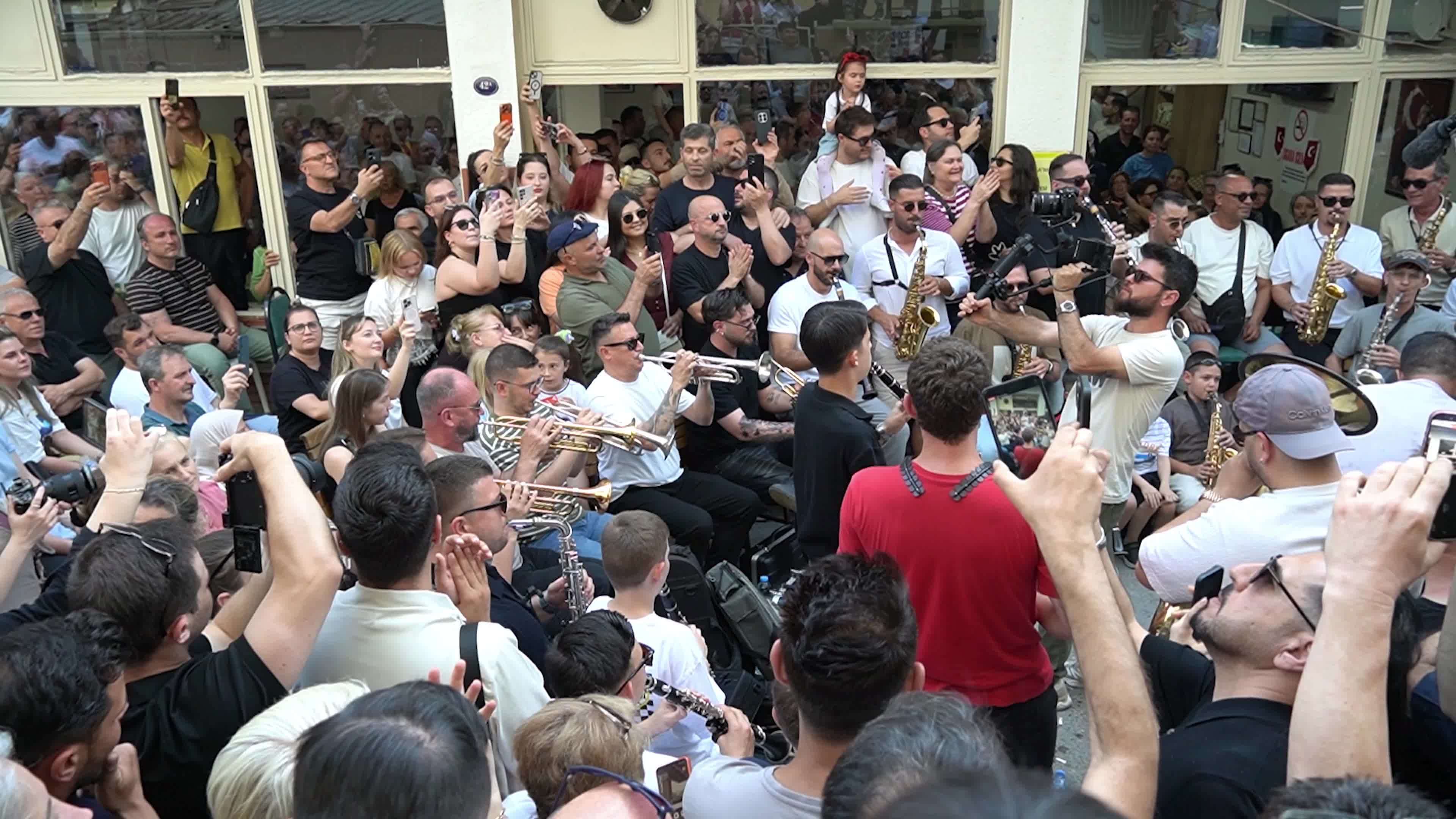 Balkan Immigrant Community Celebrates Eid al-Adha Eve with Traditional Street Music