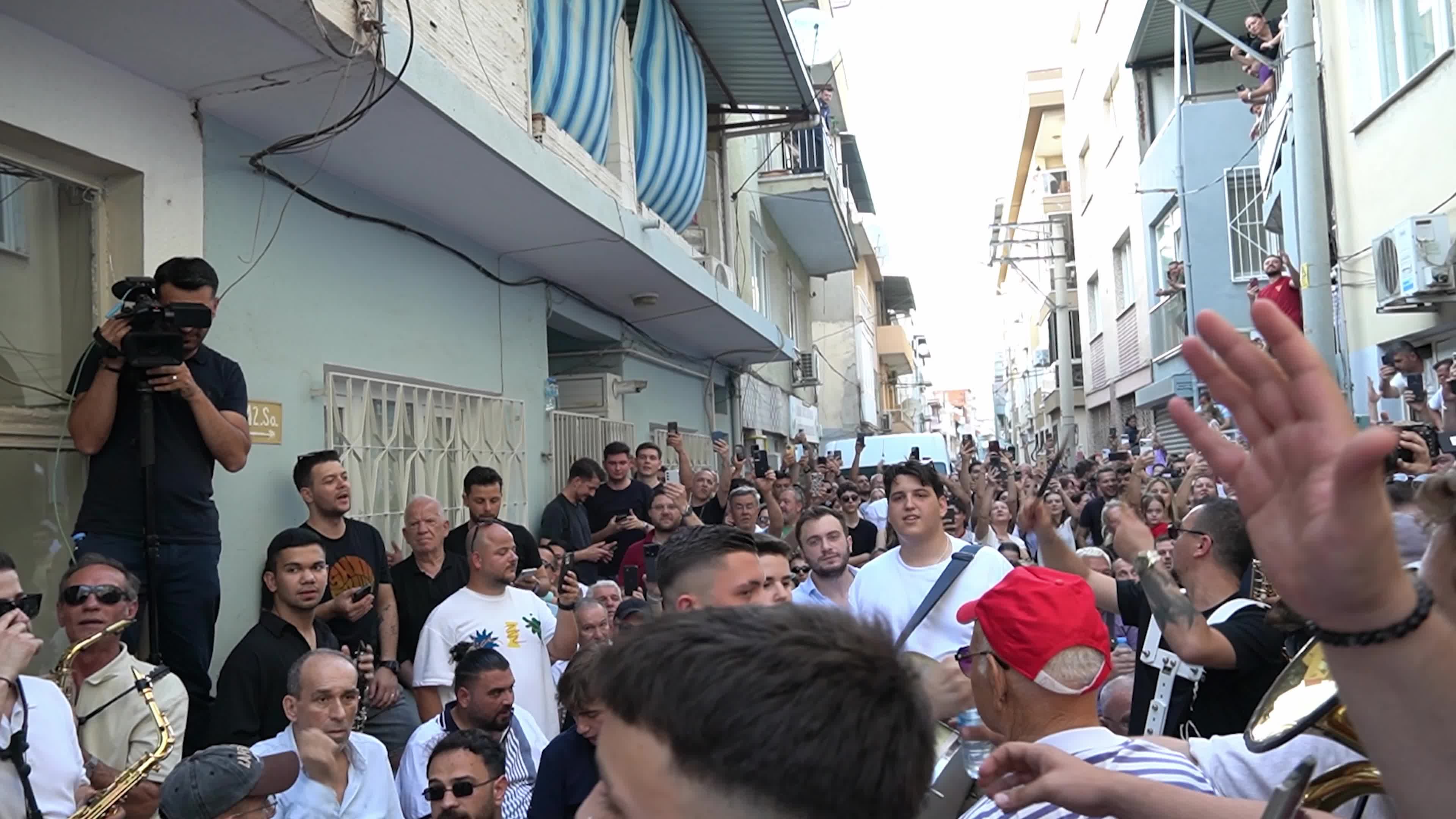 Balkan Immigrant Community Celebrates Eid al-Adha Eve with Traditional Street Music