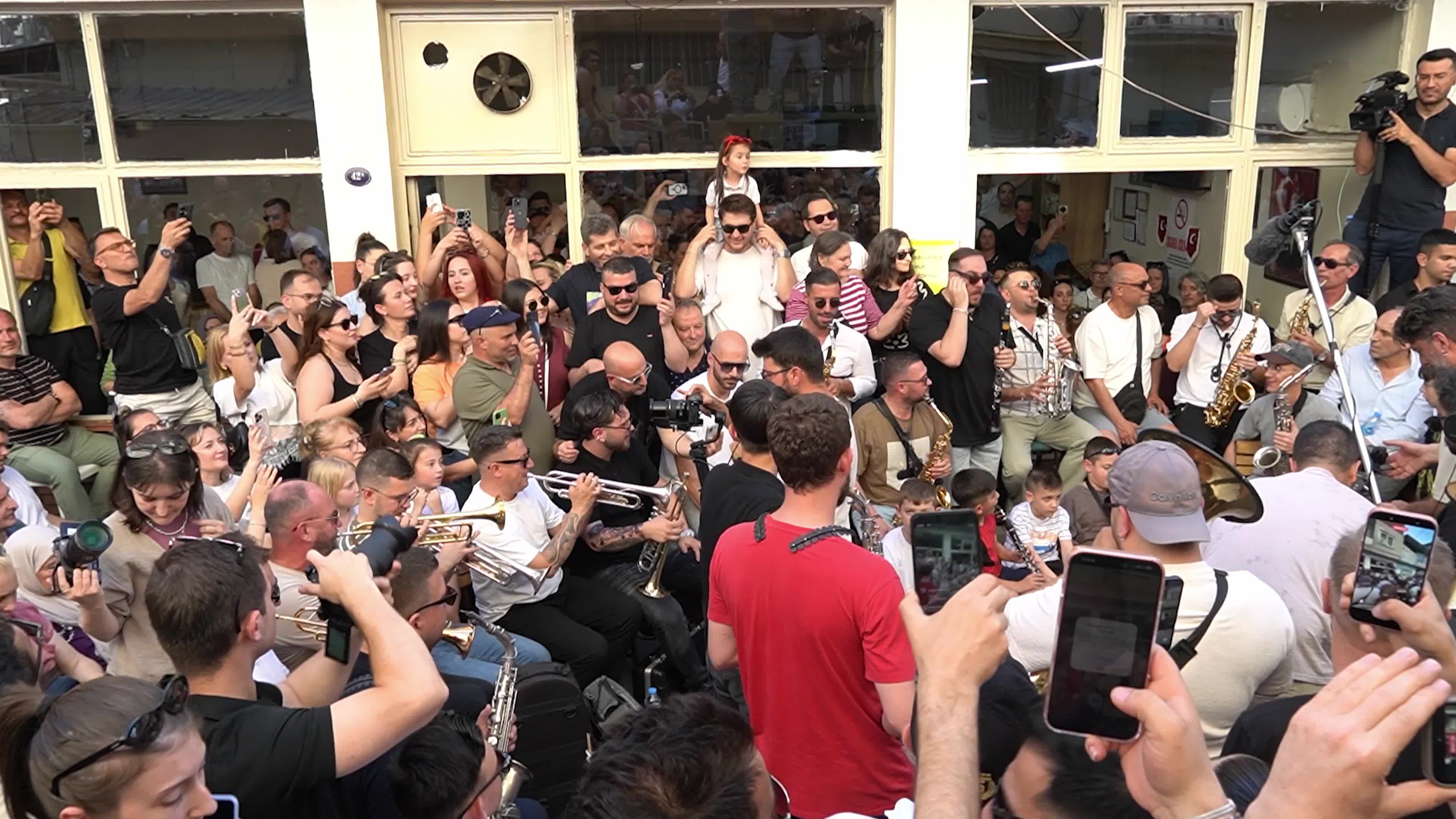 Balkan Immigrant Community Celebrates Eid al-Adha Eve with Traditional Street Music