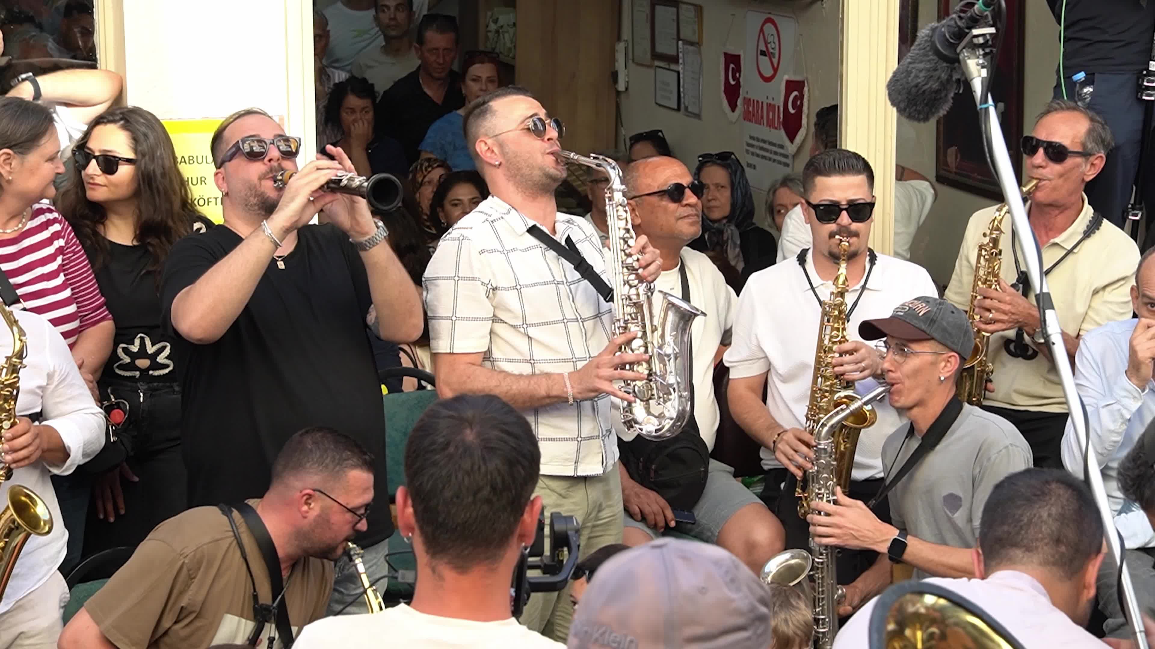 Balkan Immigrant Community Celebrates Eid al-Adha Eve with Traditional Street Music