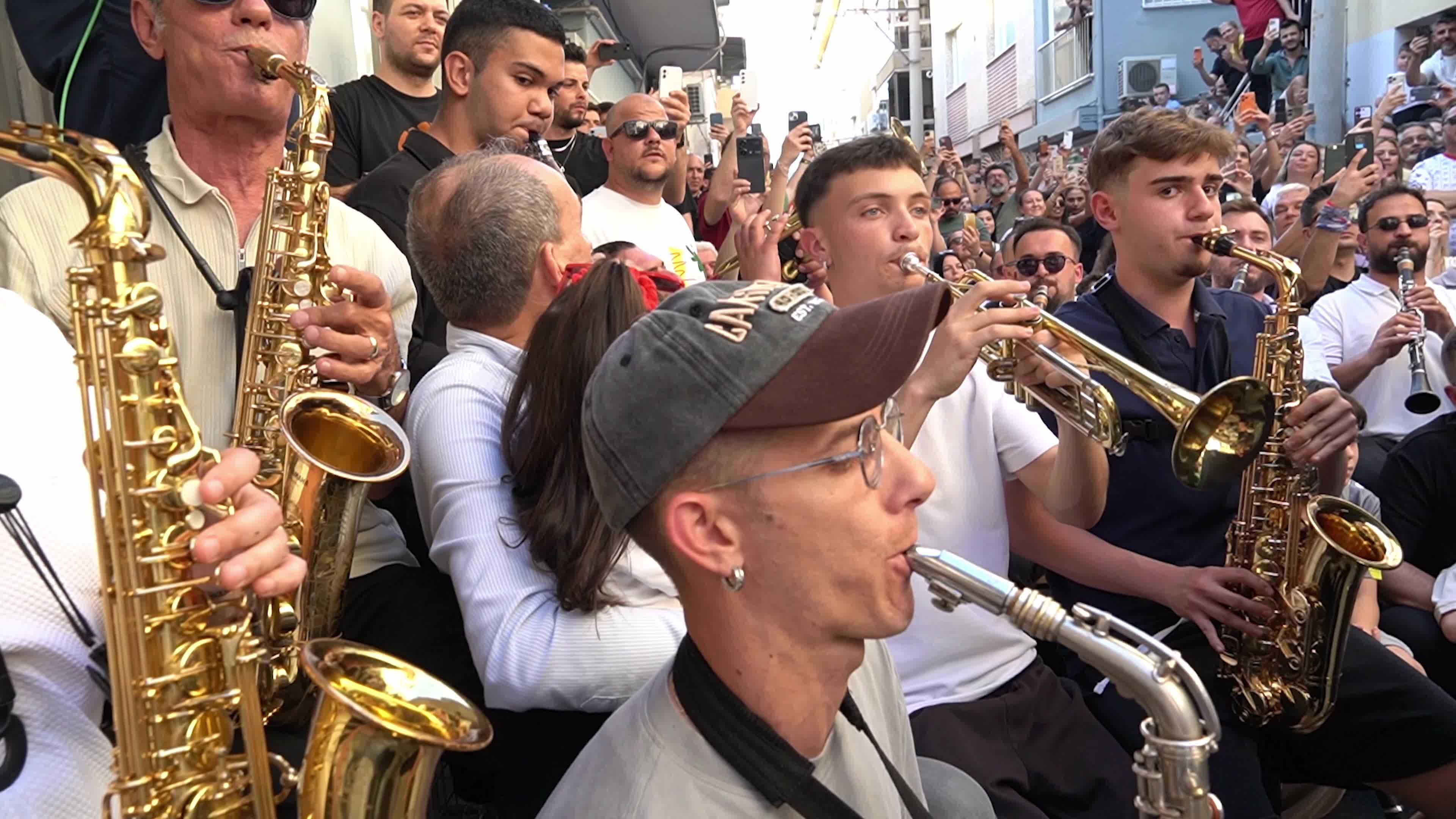 Balkan Immigrant Community Celebrates Eid al-Adha Eve with Traditional Street Music