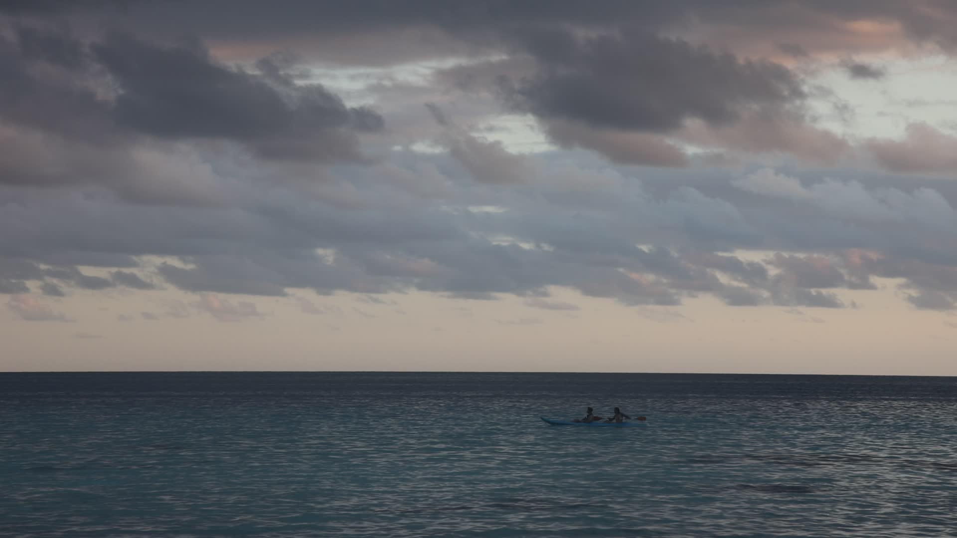 Violent thunderstorm in Rangiroa
