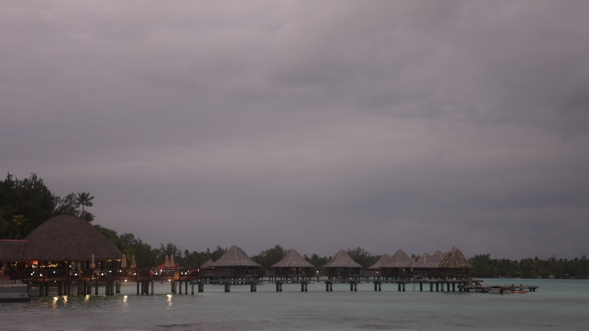 Violent thunderstorm in Rangiroa