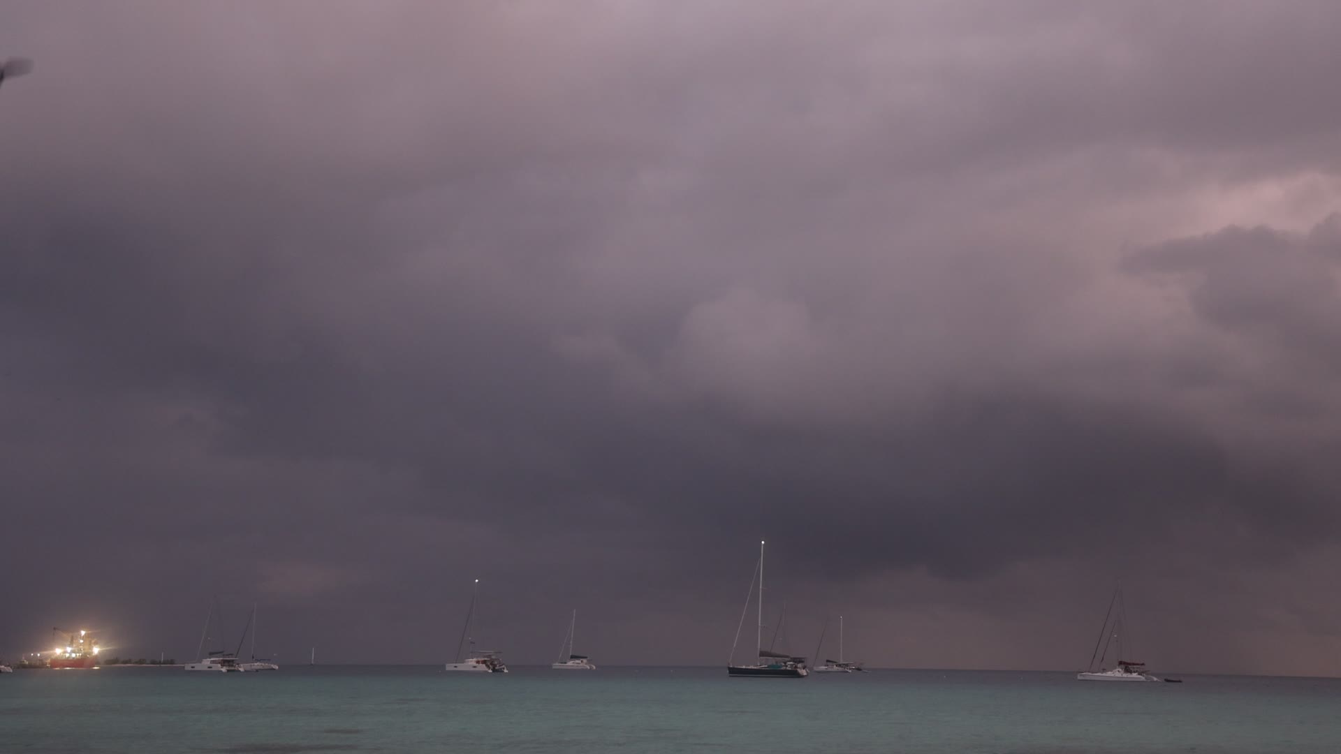 Violent thunderstorm in Rangiroa