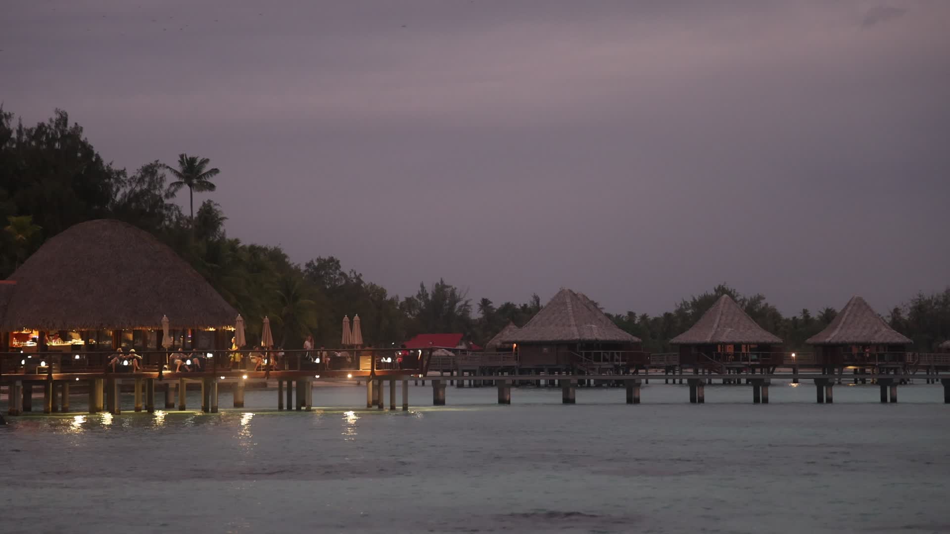 Violent thunderstorm in Rangiroa