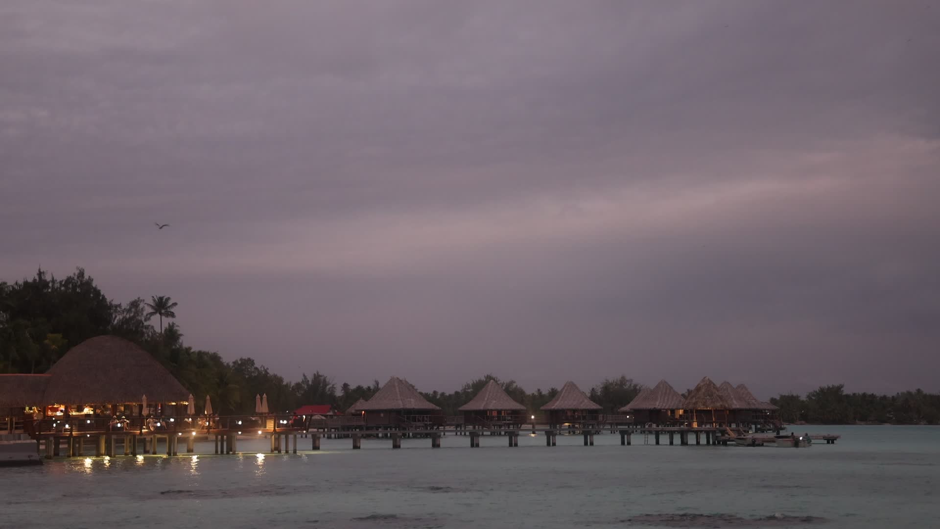 Violent thunderstorm in Rangiroa