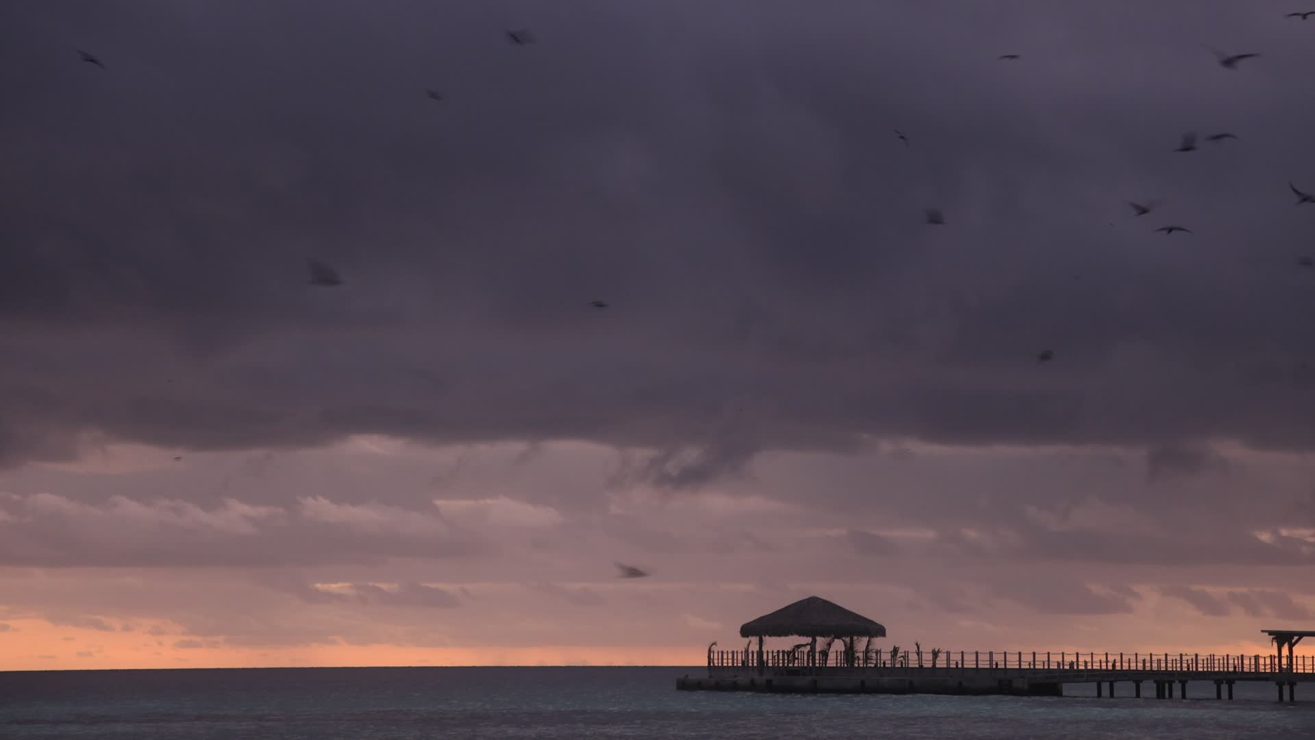 Violent thunderstorm in Rangiroa