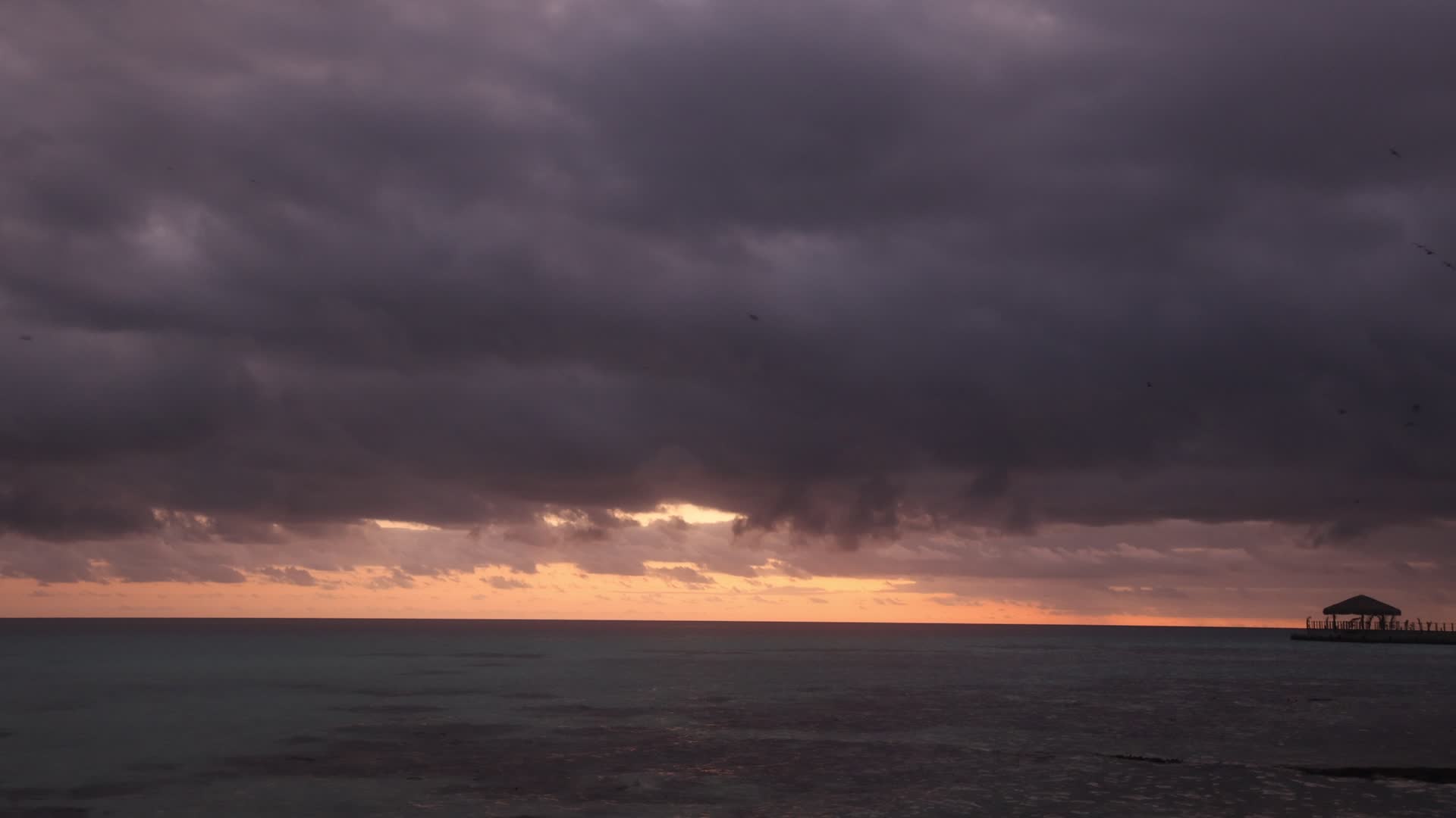 Violent thunderstorm in Rangiroa
