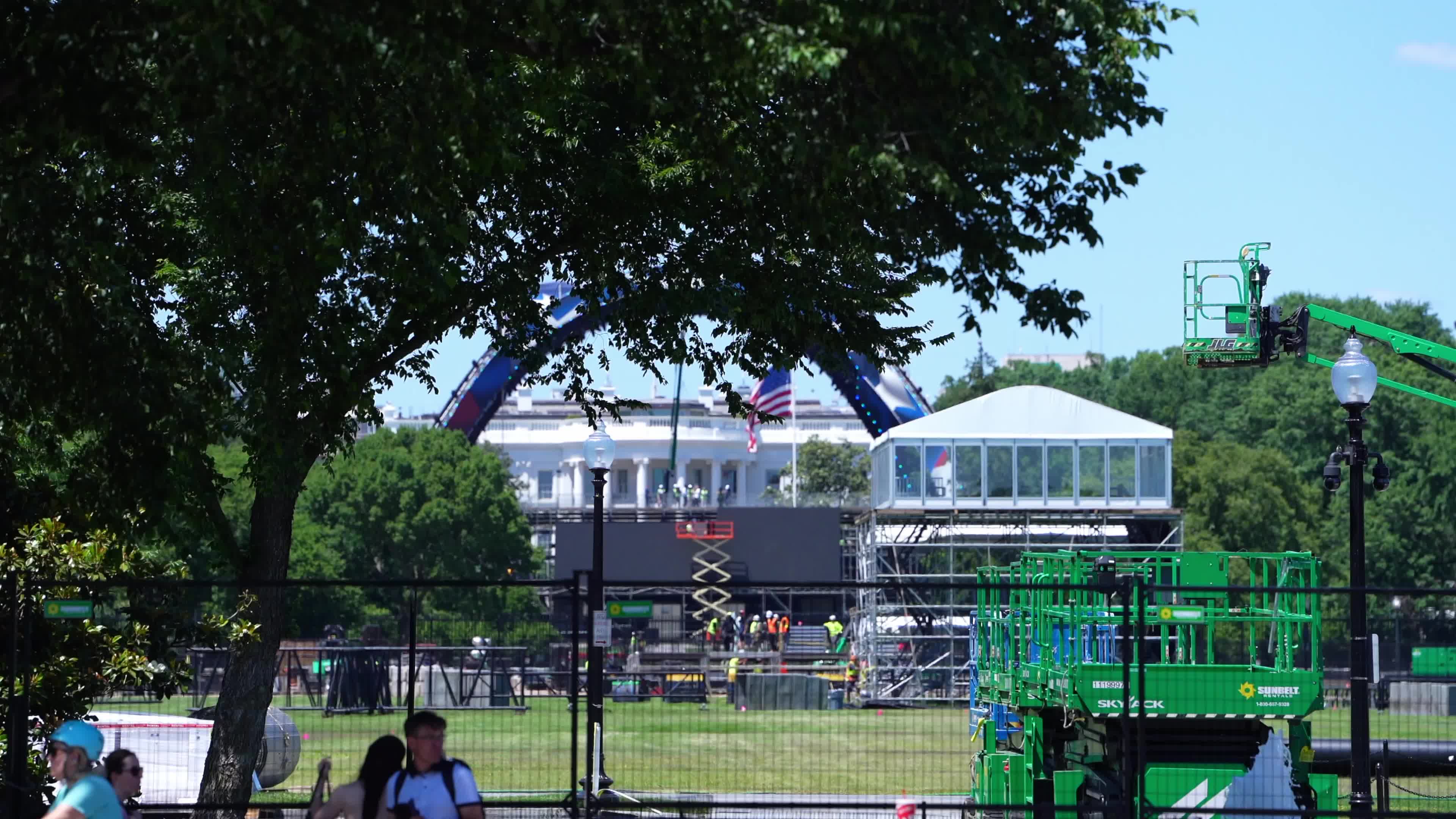 Frist Ever UFC Fight On The South lawn