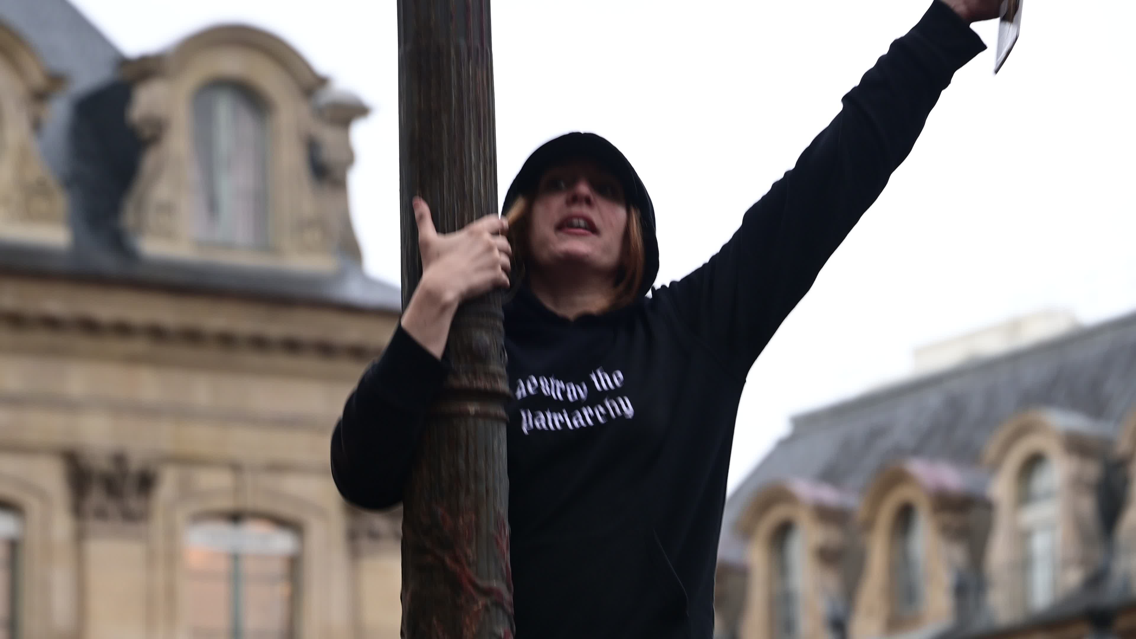 Tribute to Lyhanna: Gathering in front of the Ministry of Justice in Paris