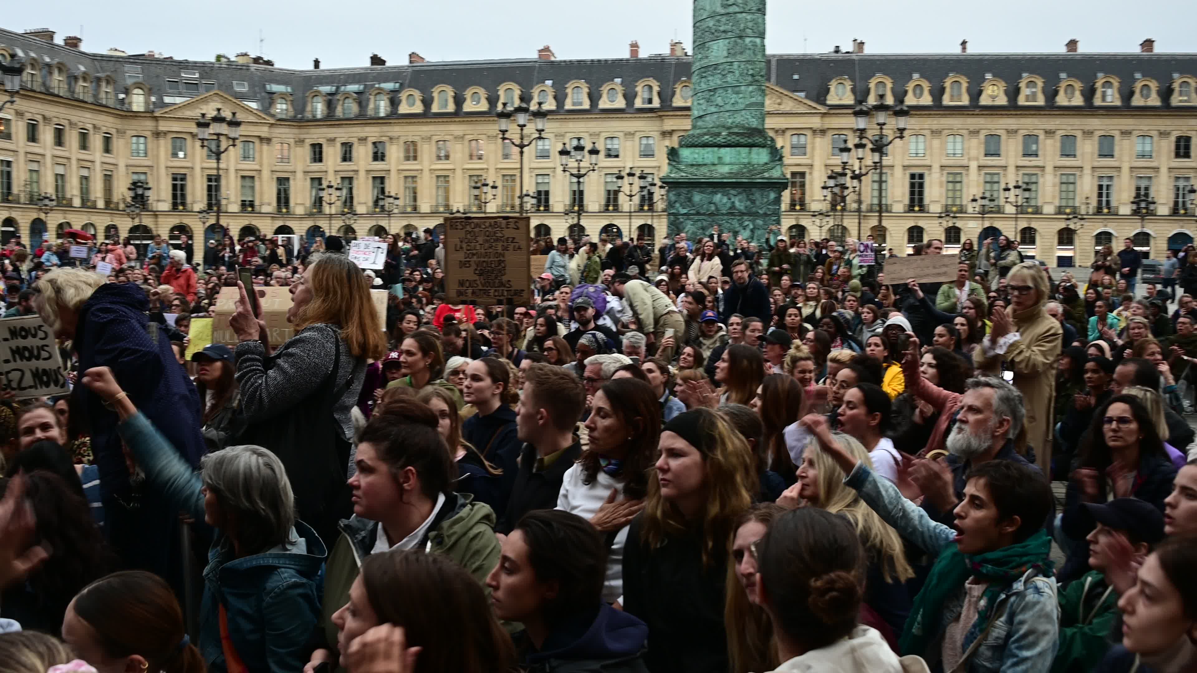 Tribute to Lyhanna: Gathering in front of the Ministry of Justice in Paris